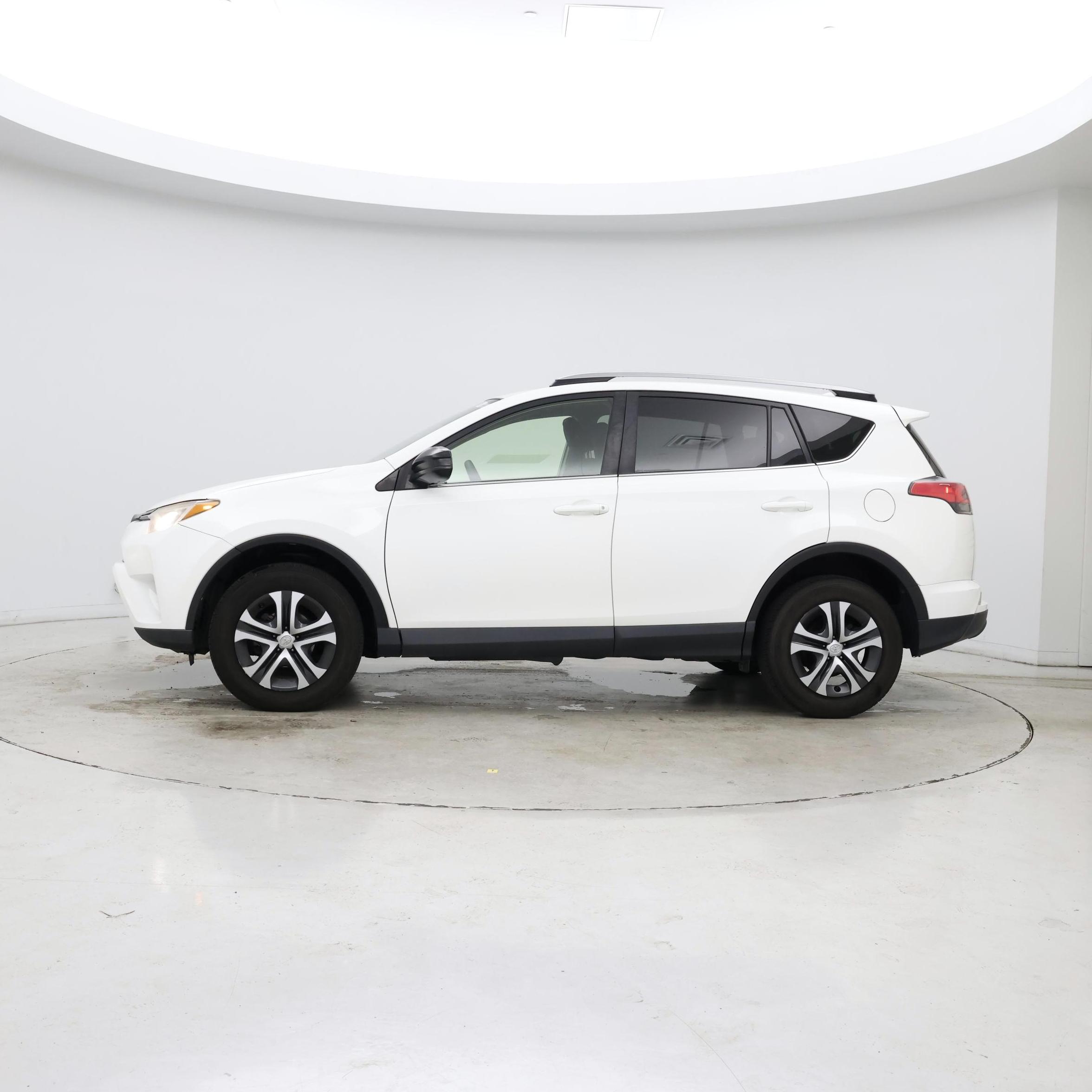Thumbnail: 2017 Toyota RAV4 - 3