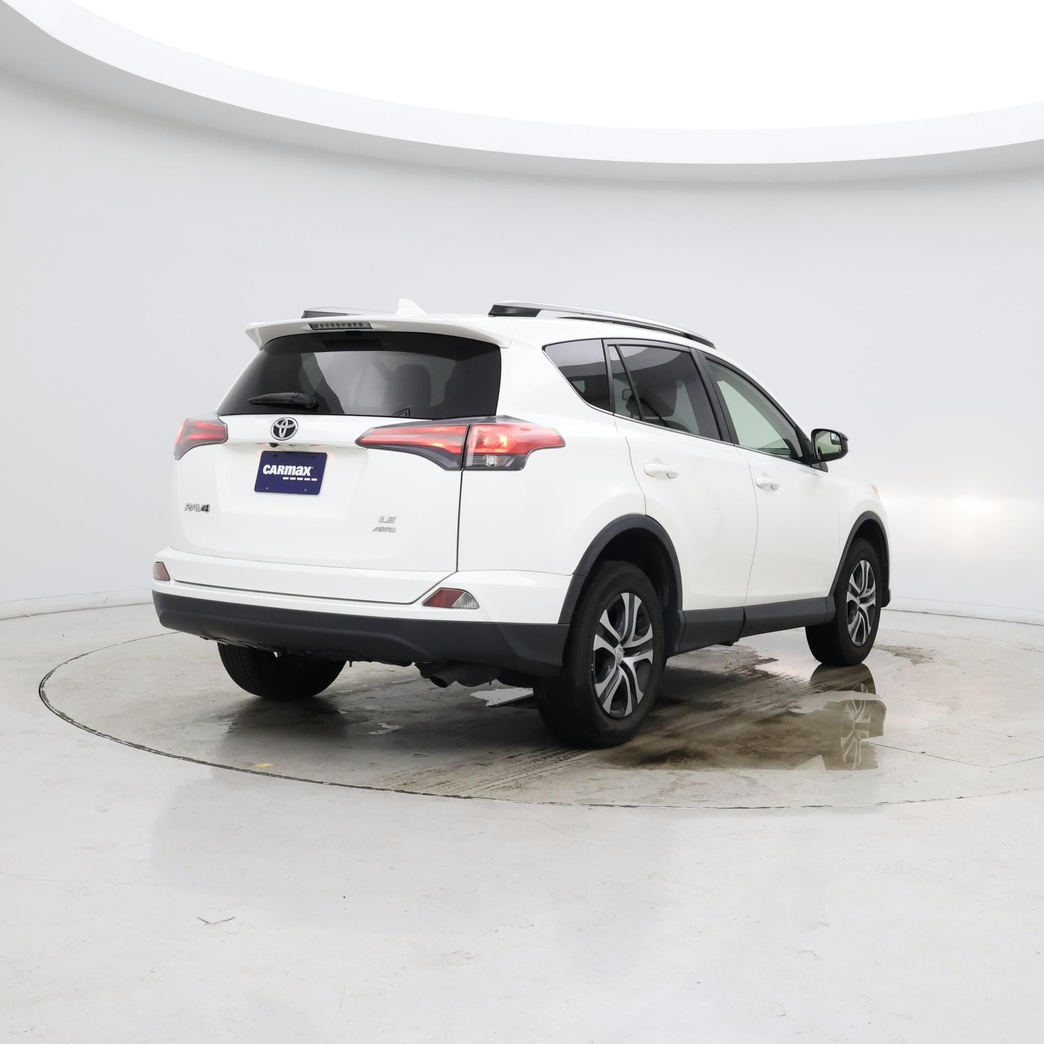Thumbnail: 2017 Toyota RAV4 - 8