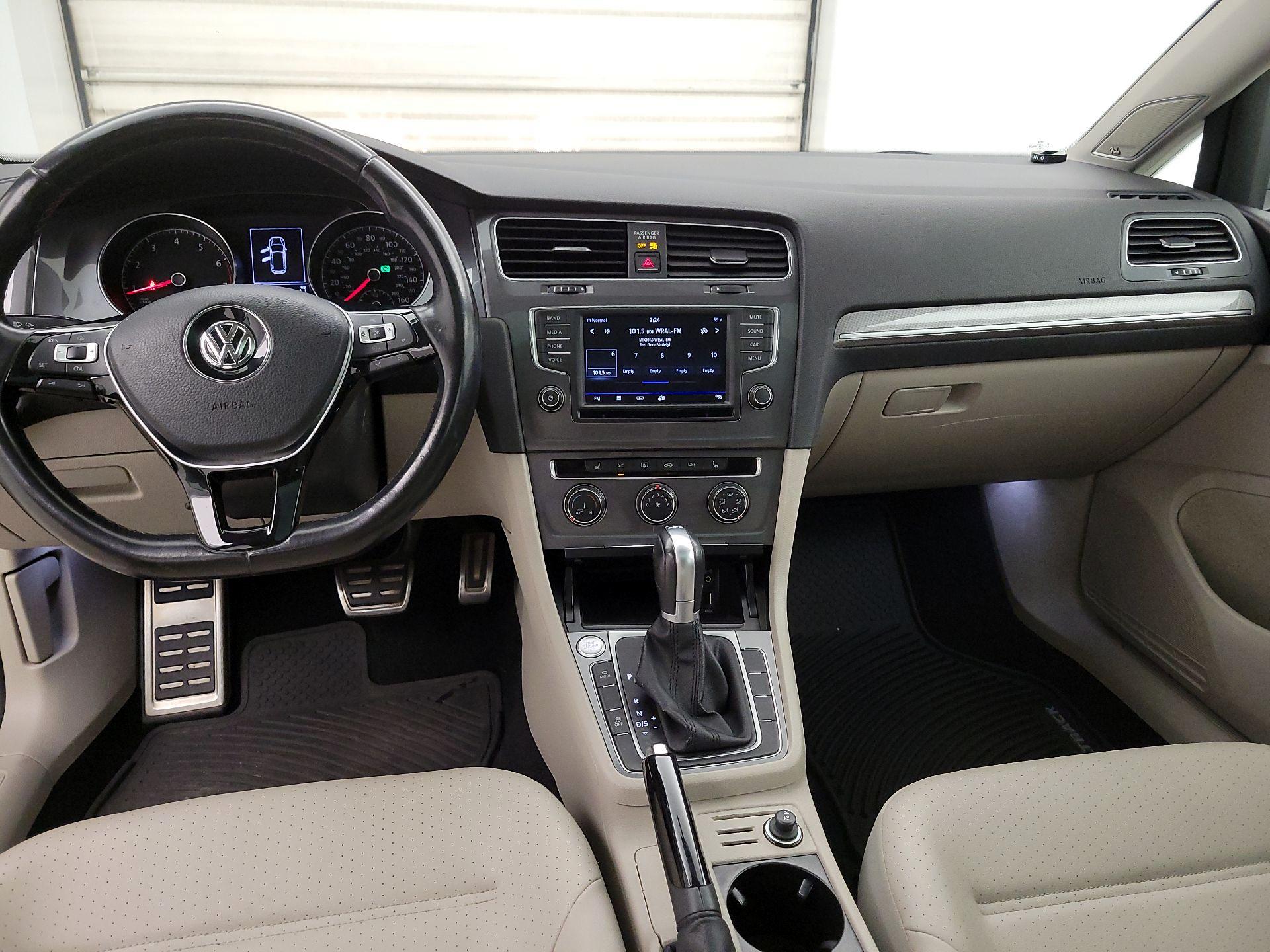 Thumbnail: 2017 Volkswagen Golf - 9