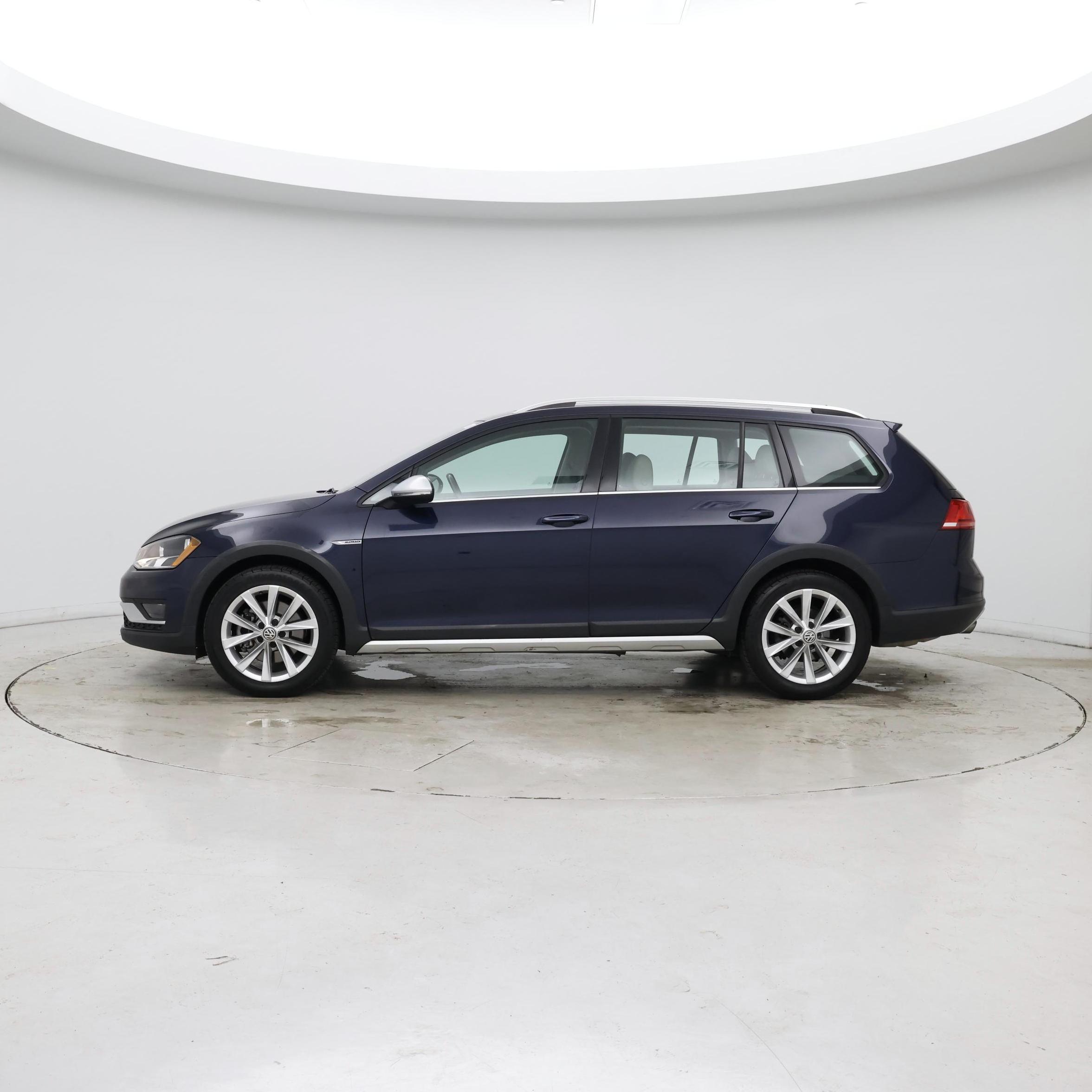 Thumbnail: 2017 Volkswagen Golf - 3