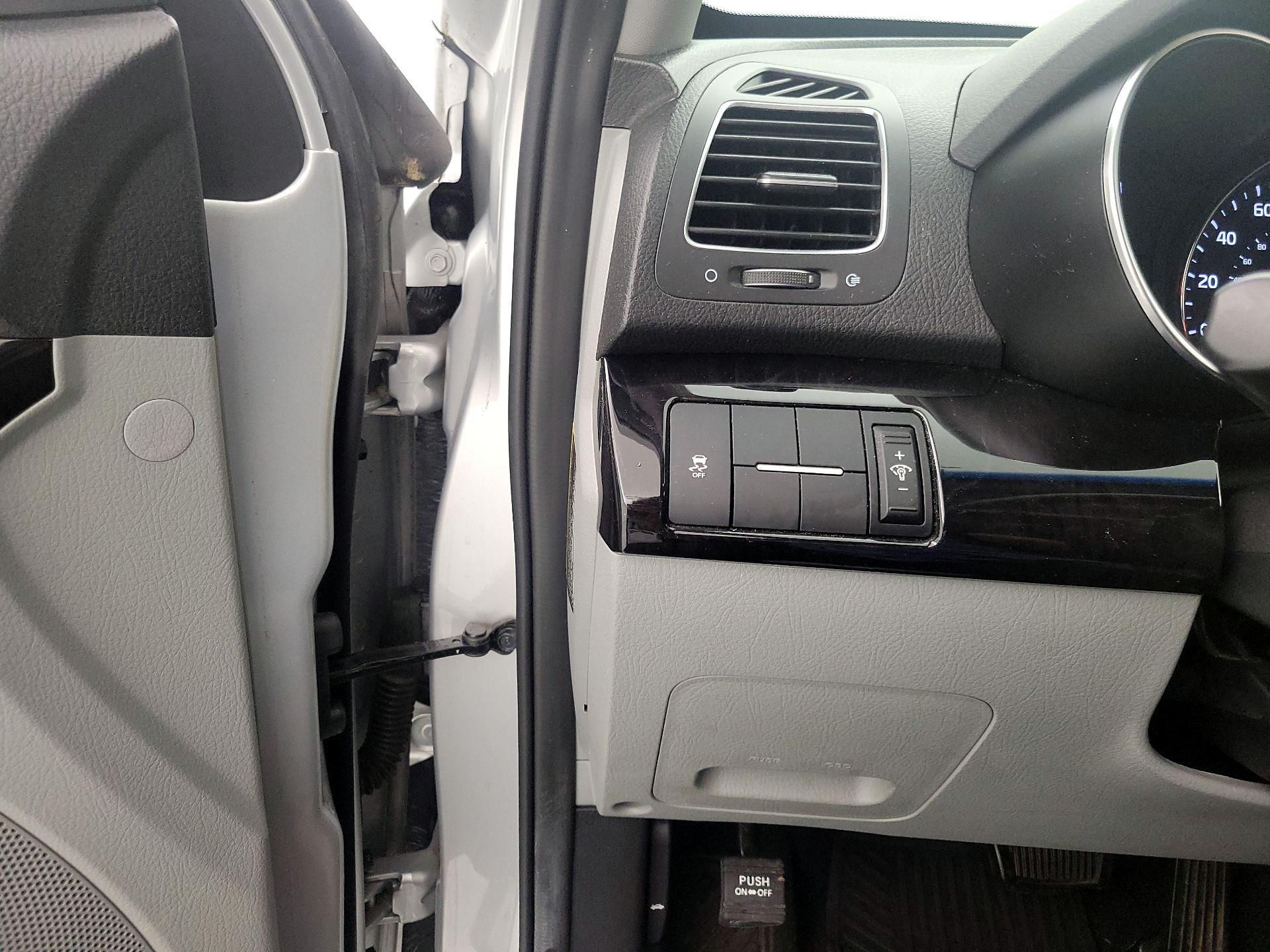 Thumbnail: 2015 Kia Sorento - 13
