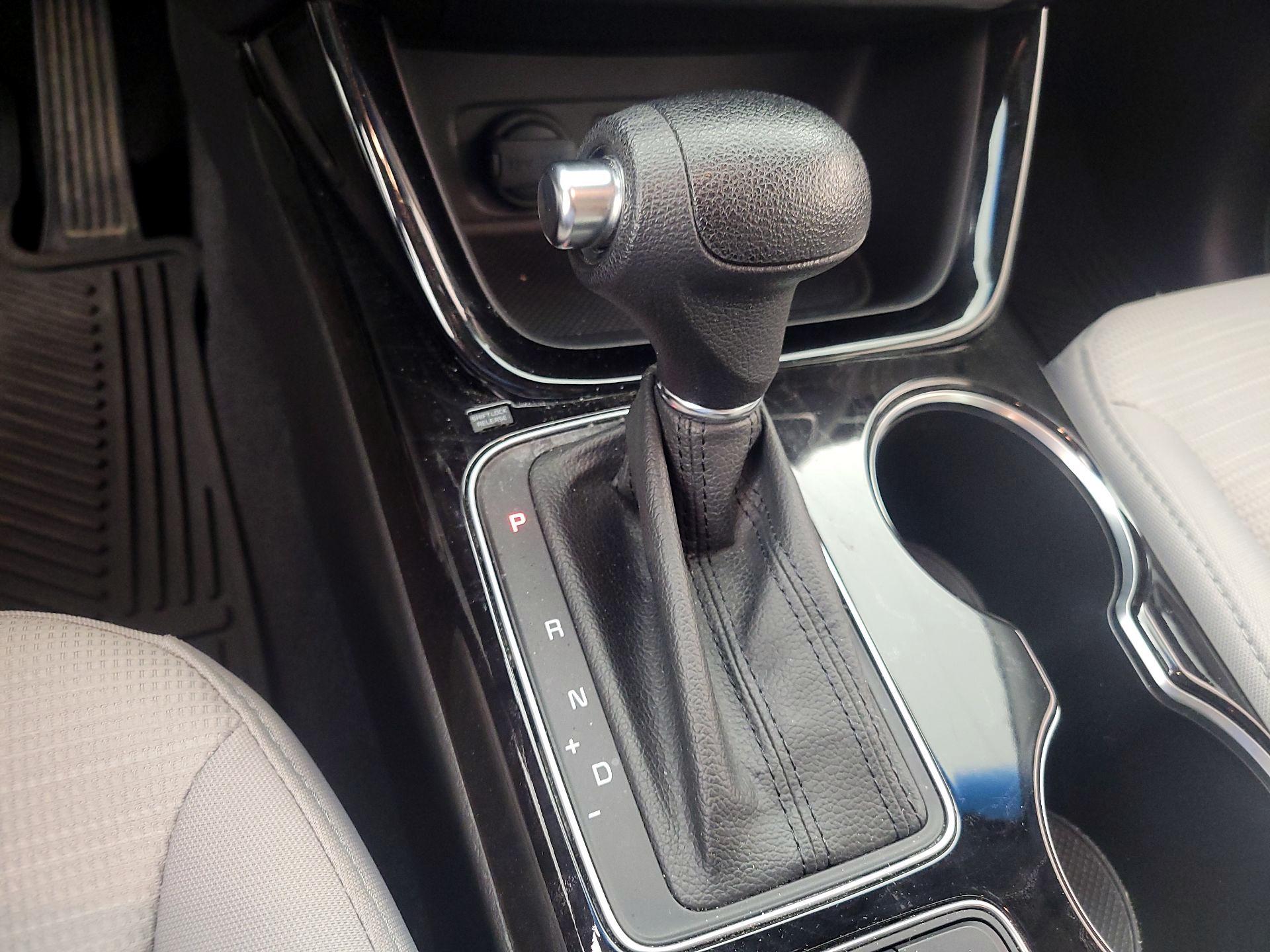 Thumbnail: 2015 Kia Sorento - 16