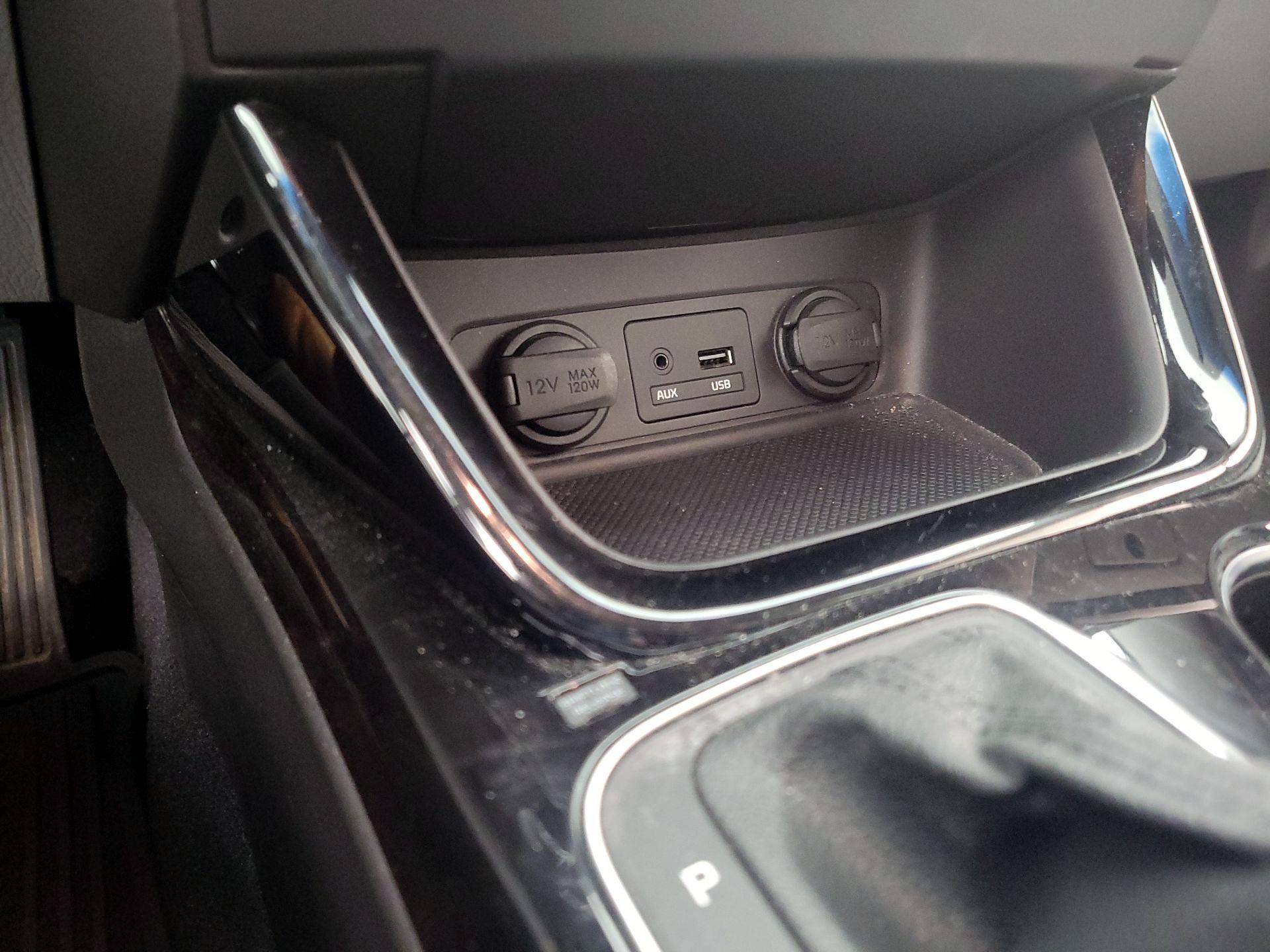Thumbnail: 2015 Kia Sorento - 17