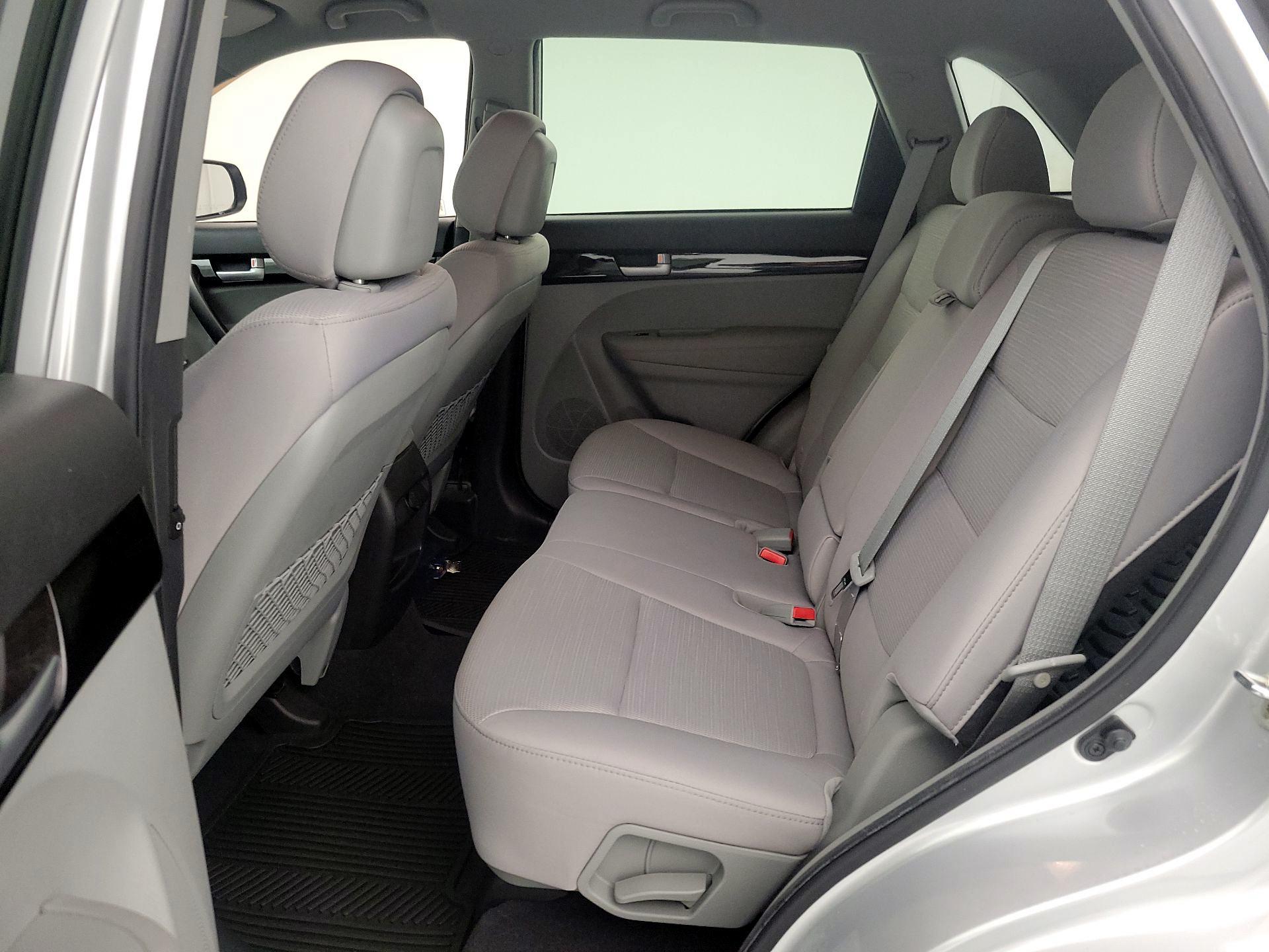 Thumbnail: 2015 Kia Sorento - 18