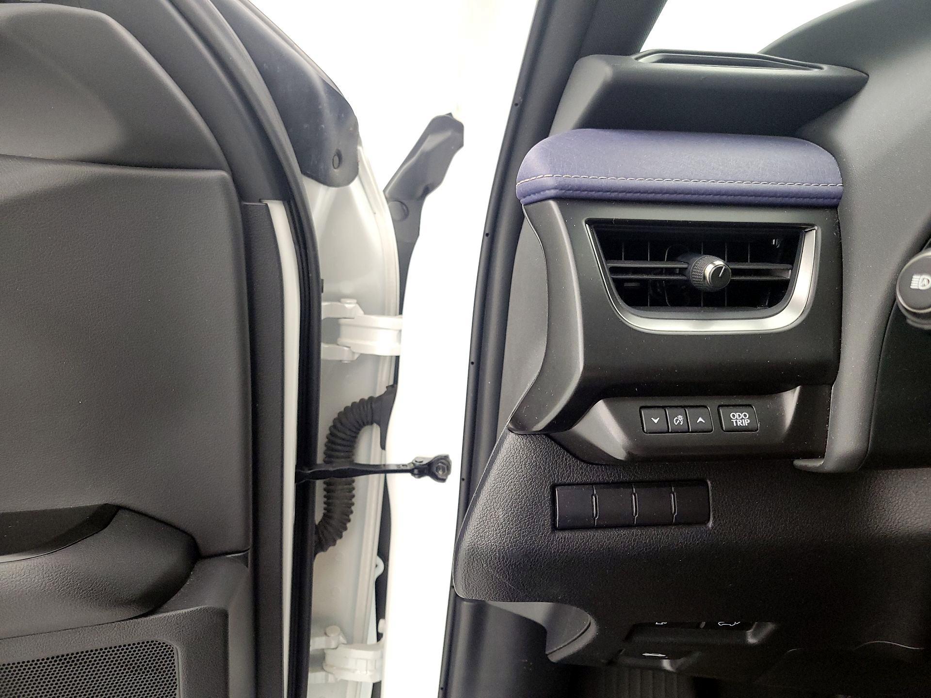 Thumbnail: 2020 Lexus UX - 13