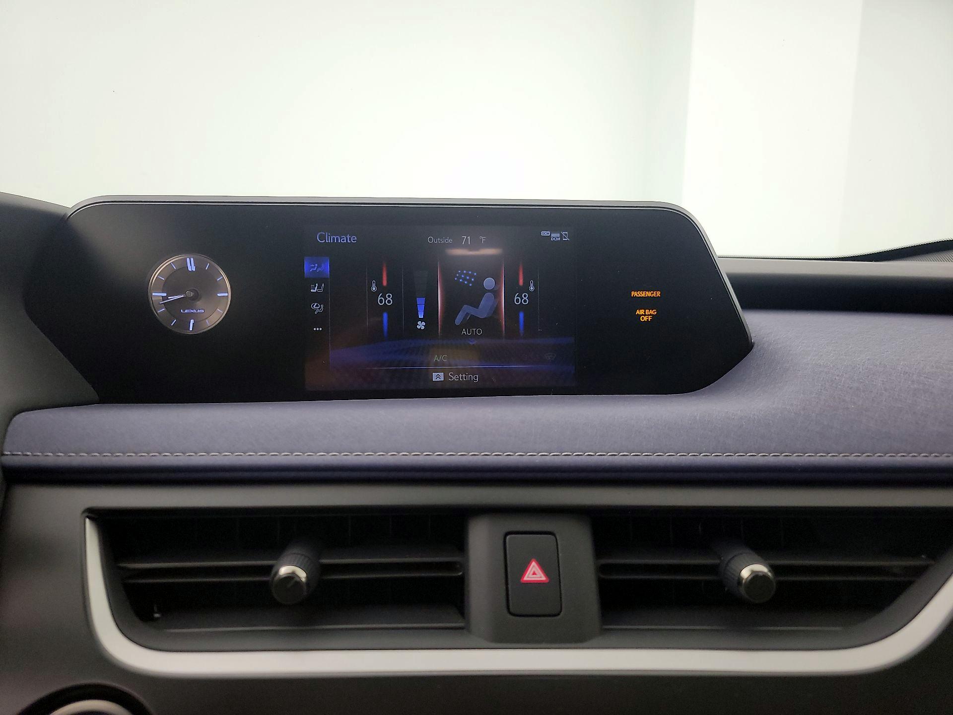 Thumbnail: 2020 Lexus UX - 16