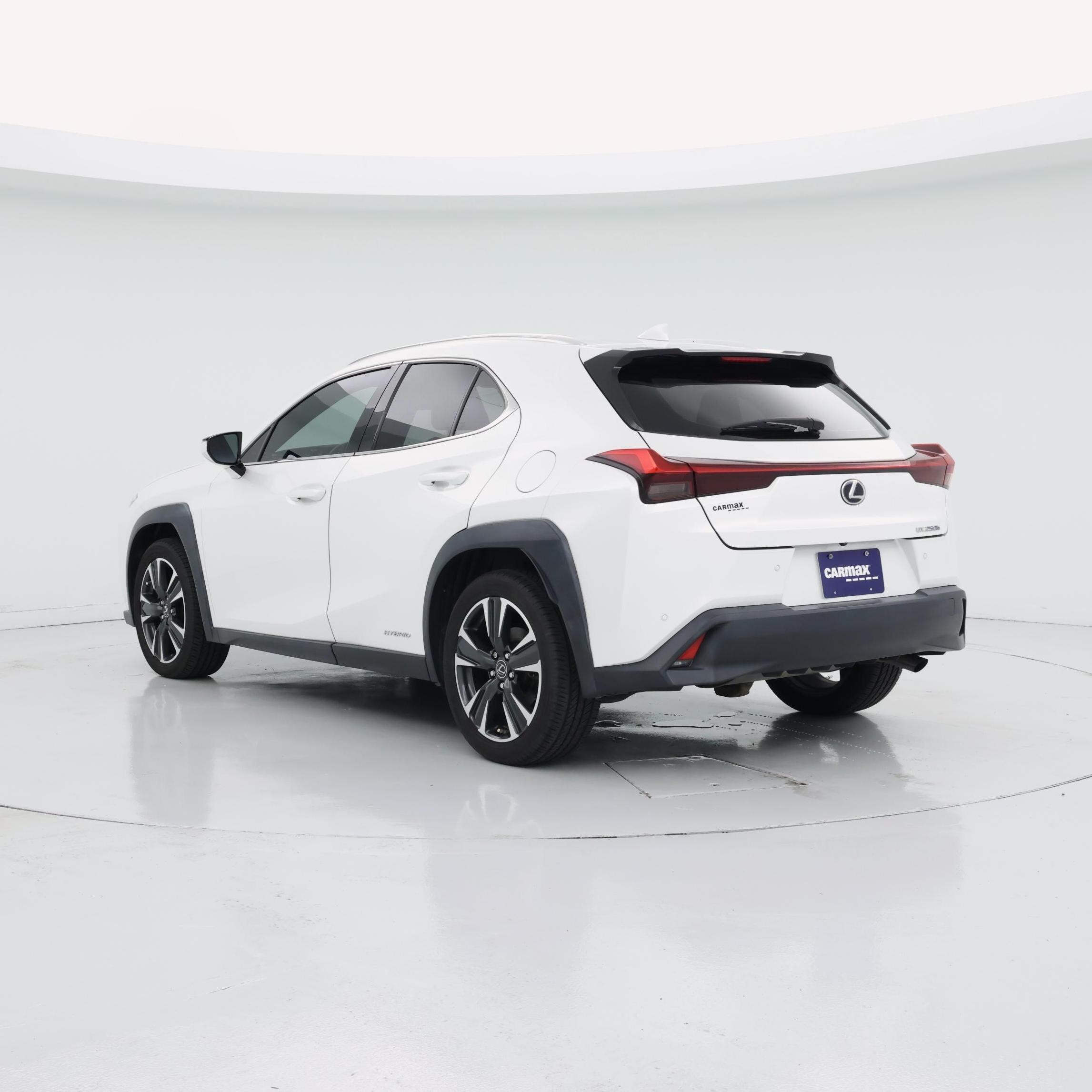 Thumbnail: 2020 Lexus UX - 2