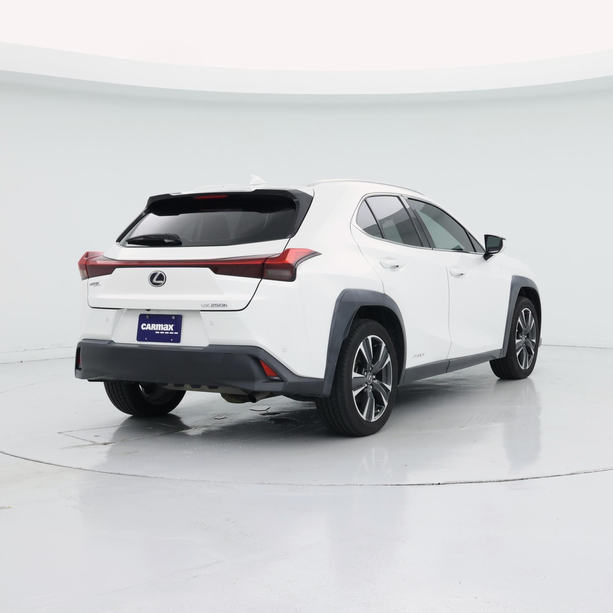 Thumbnail: 2020 Lexus UX - 8