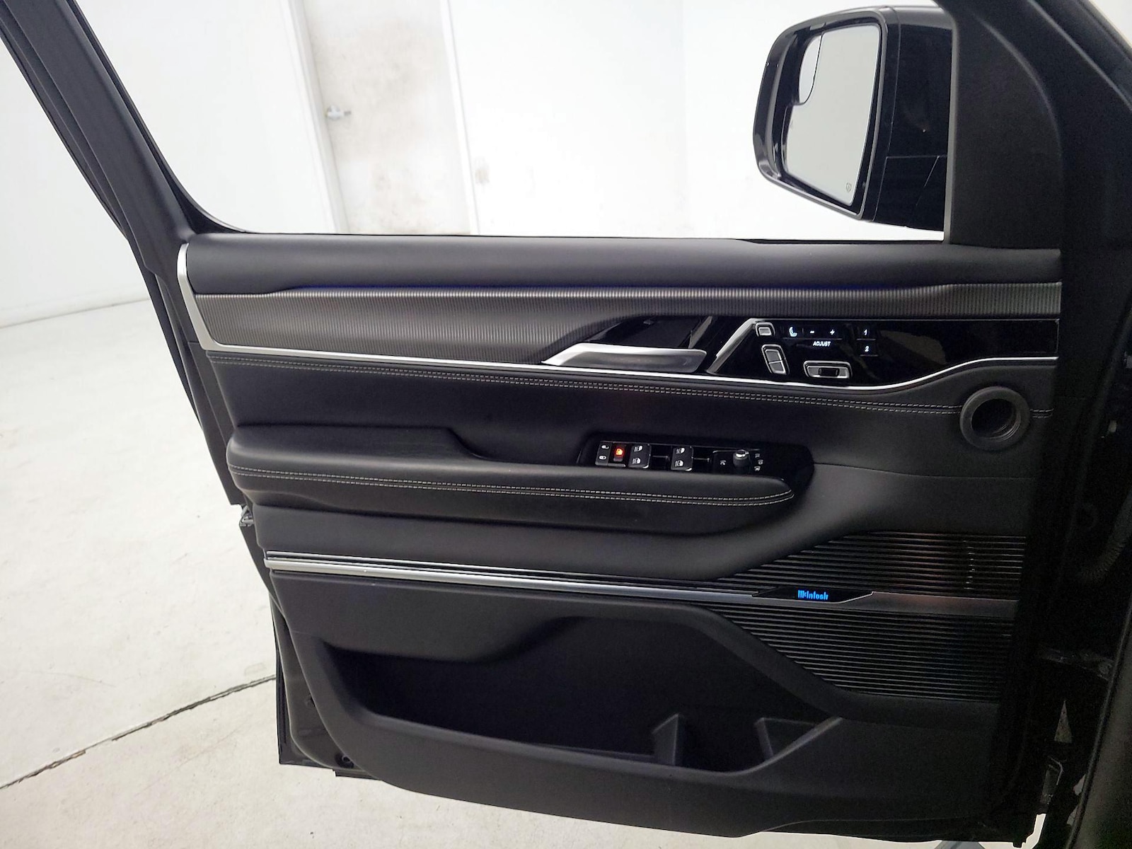 2023 Jeep Grand Wagoneer Series II - Photo 13