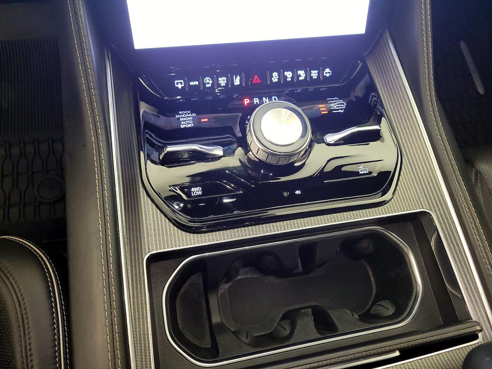 2023 Jeep Grand Wagoneer Series II - Photo 18