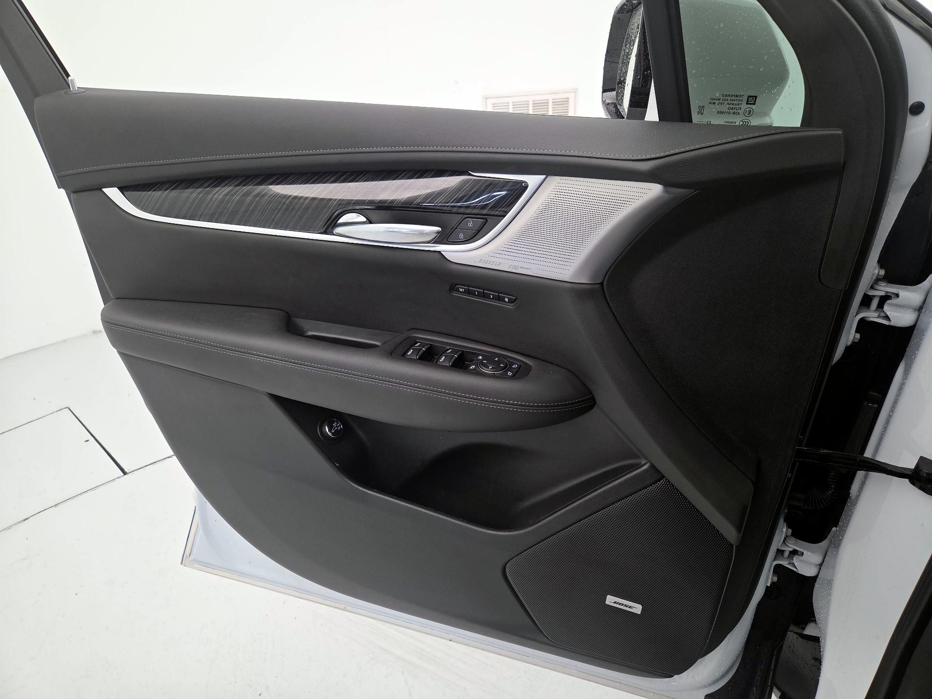 Thumbnail: 2024 Cadillac XT6 - 12
