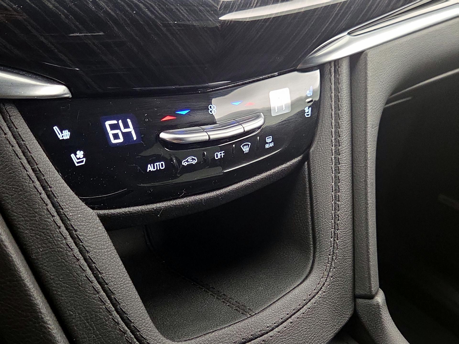Thumbnail: 2024 Cadillac XT6 - 16