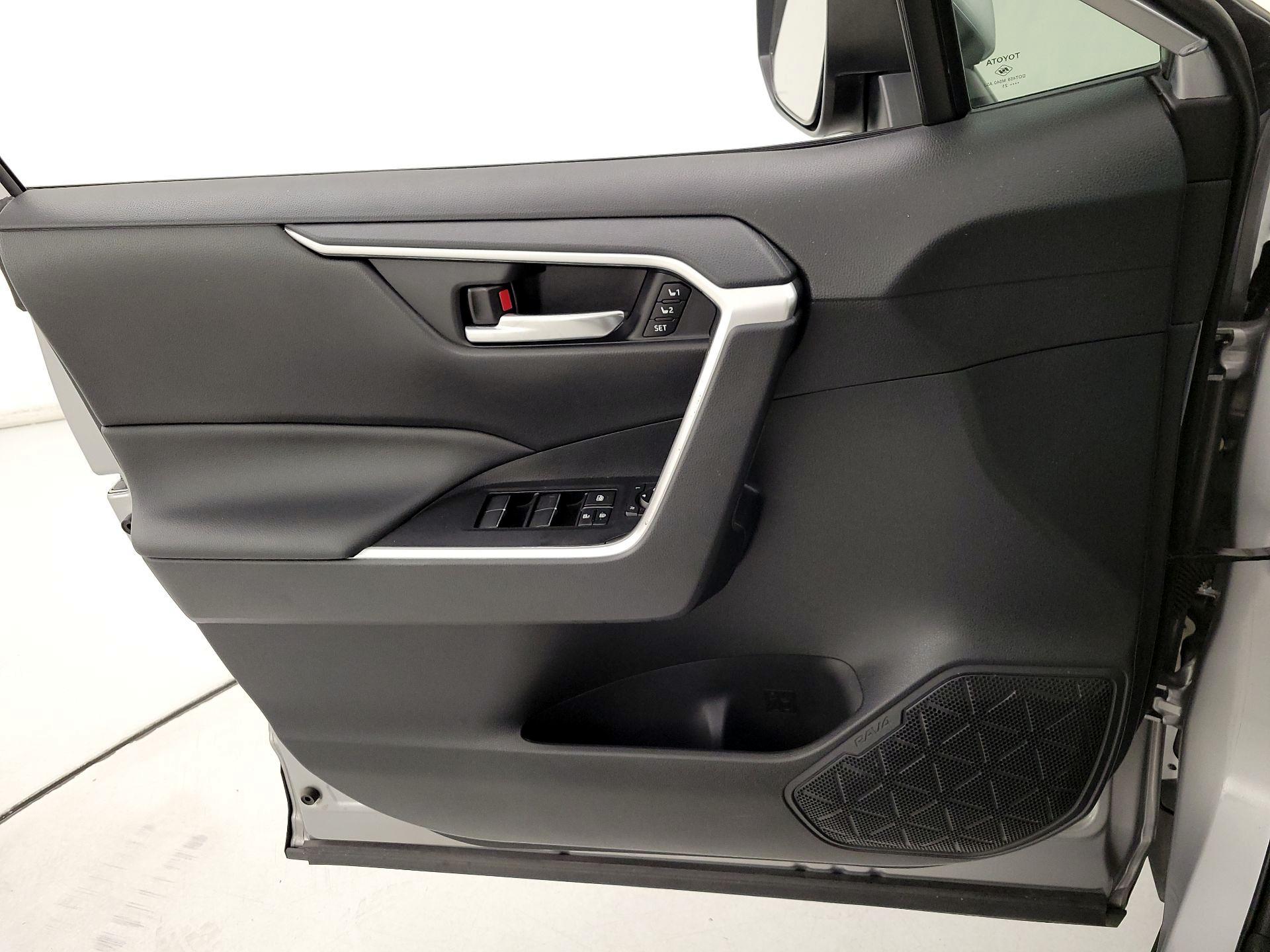 Thumbnail: 2021 Toyota RAV4 - 12