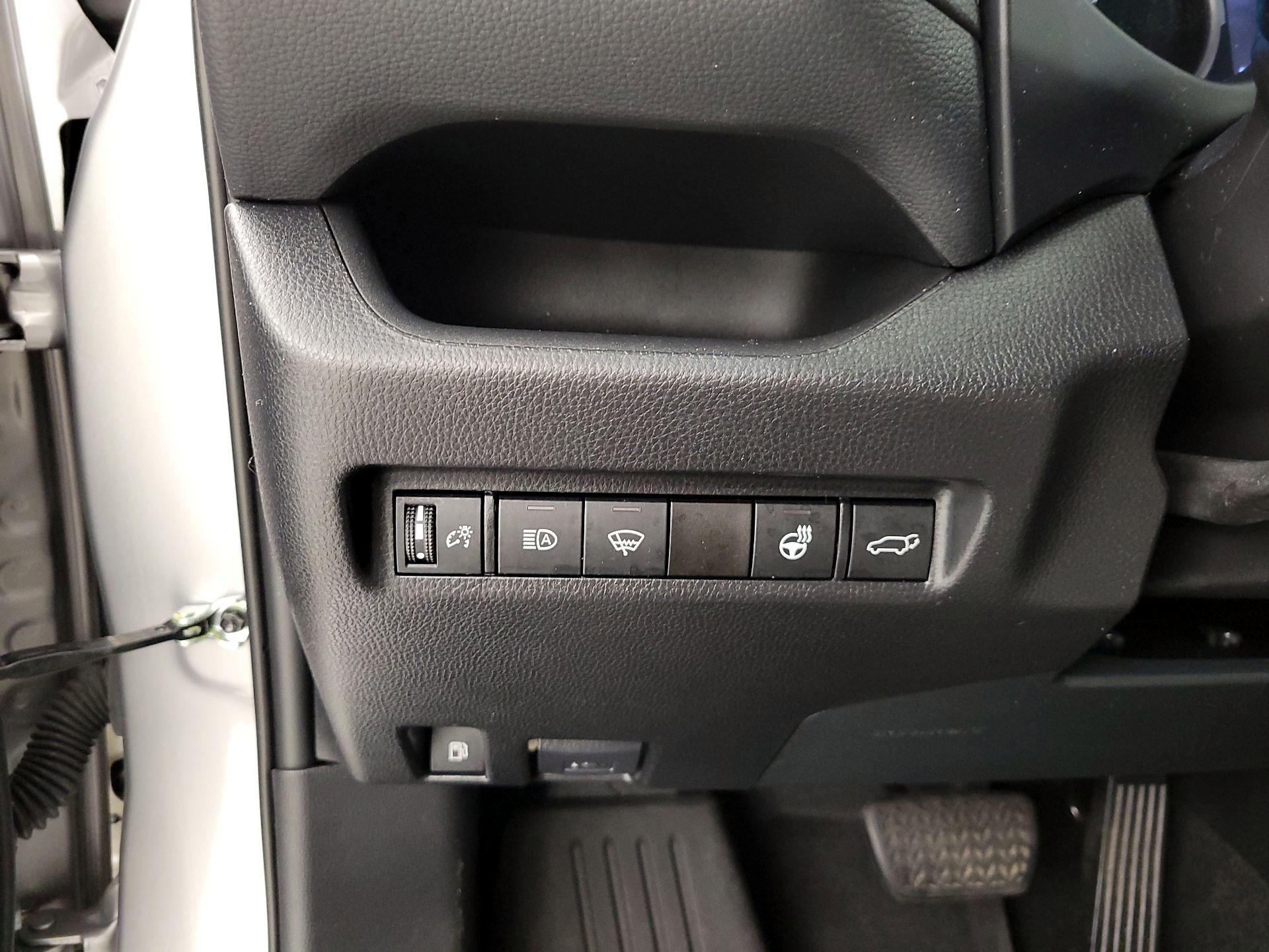 Thumbnail: 2021 Toyota RAV4 - 13