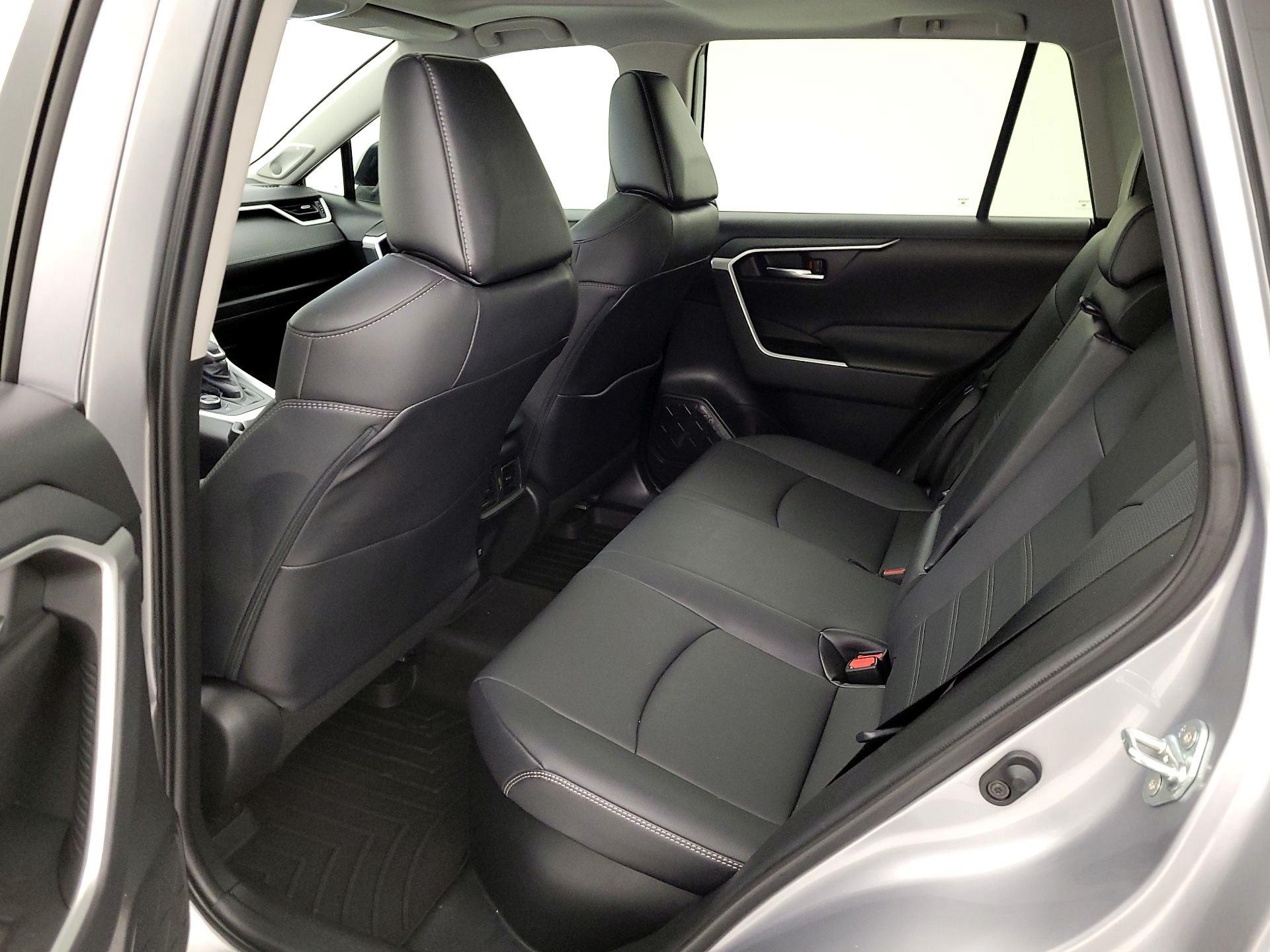 Thumbnail: 2021 Toyota RAV4 - 20