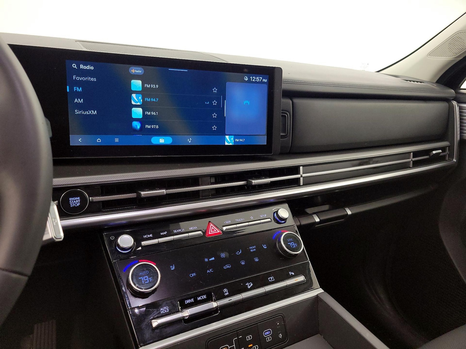 2025 Hyundai Santa Fe SEL - Photo 16