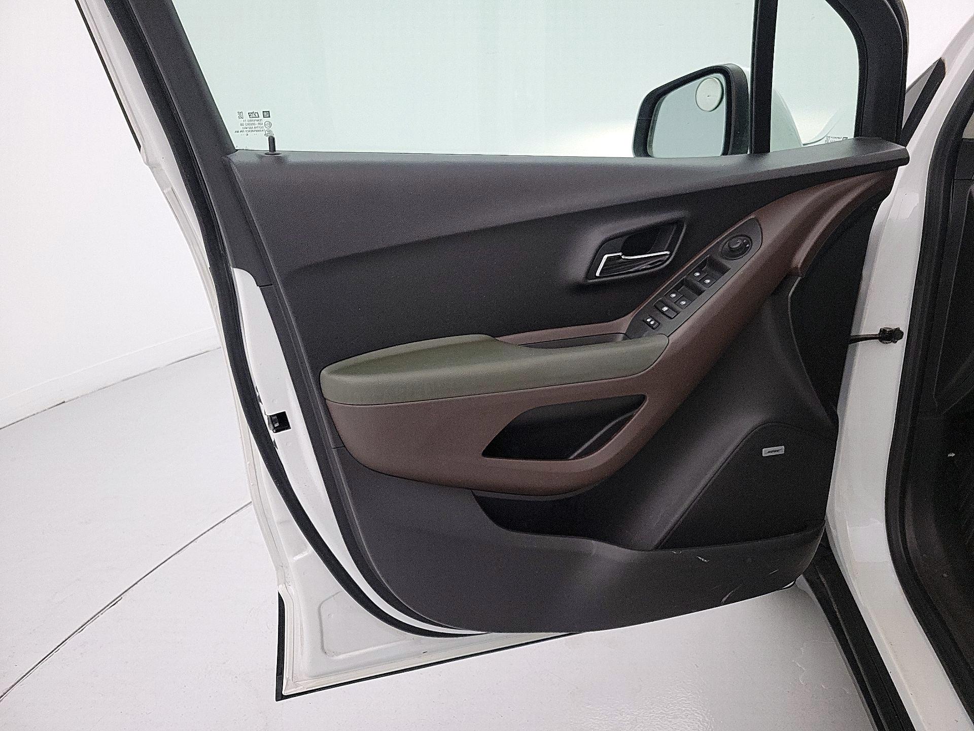 Thumbnail: 2015 Chevrolet Trax - 12