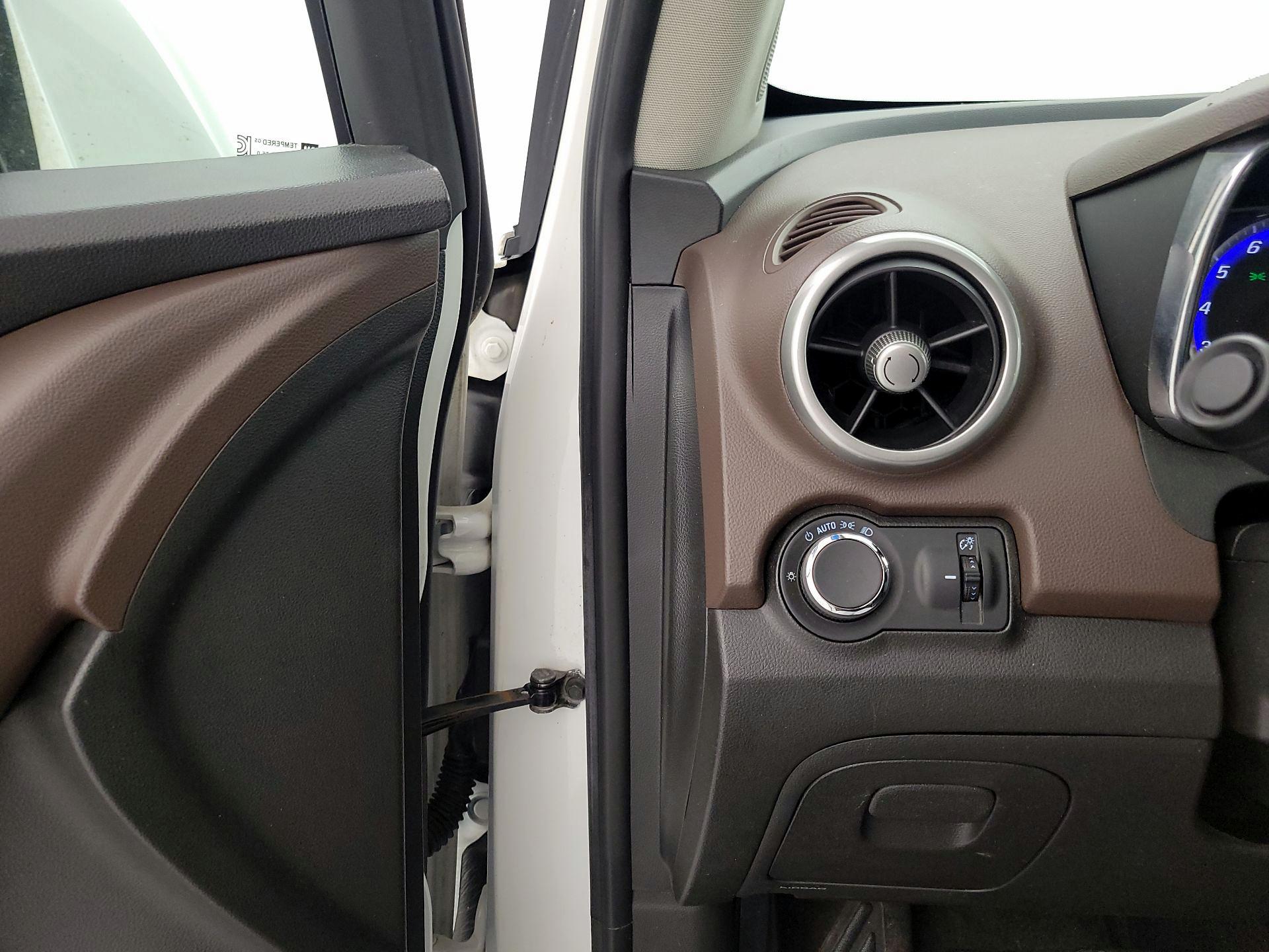 Thumbnail: 2015 Chevrolet Trax - 13