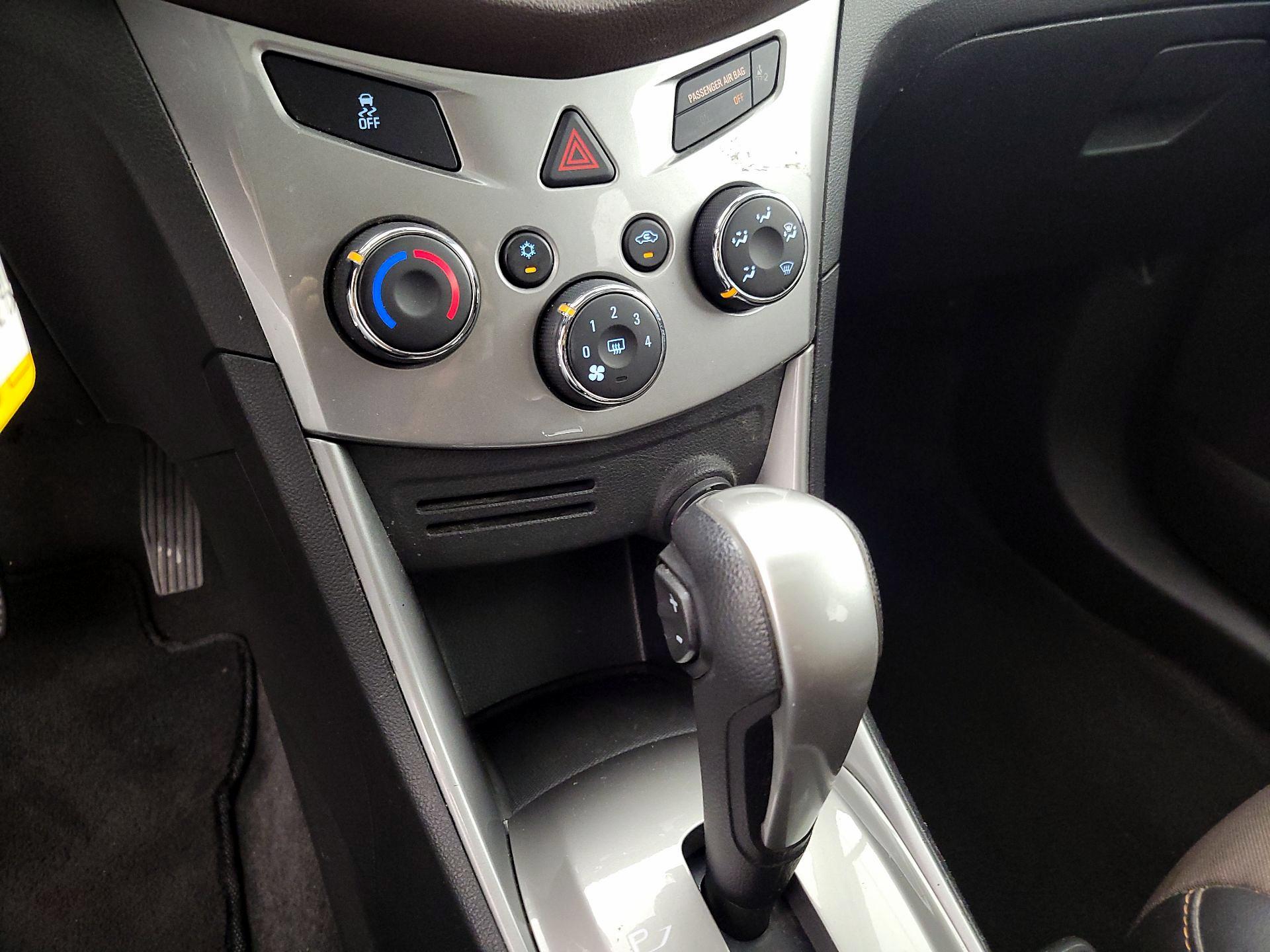 Thumbnail: 2015 Chevrolet Trax - 16
