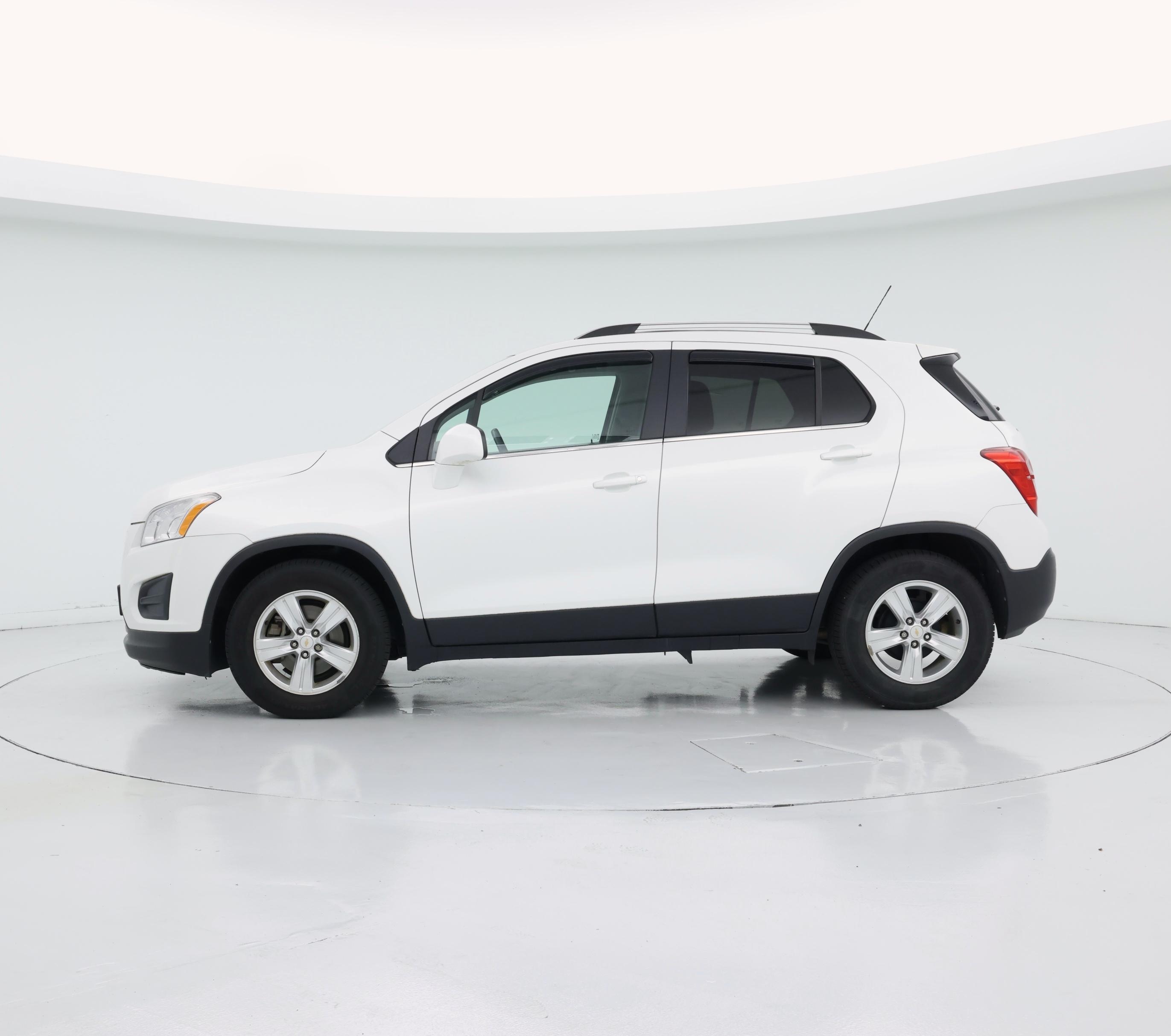 Thumbnail: 2015 Chevrolet Trax - 3