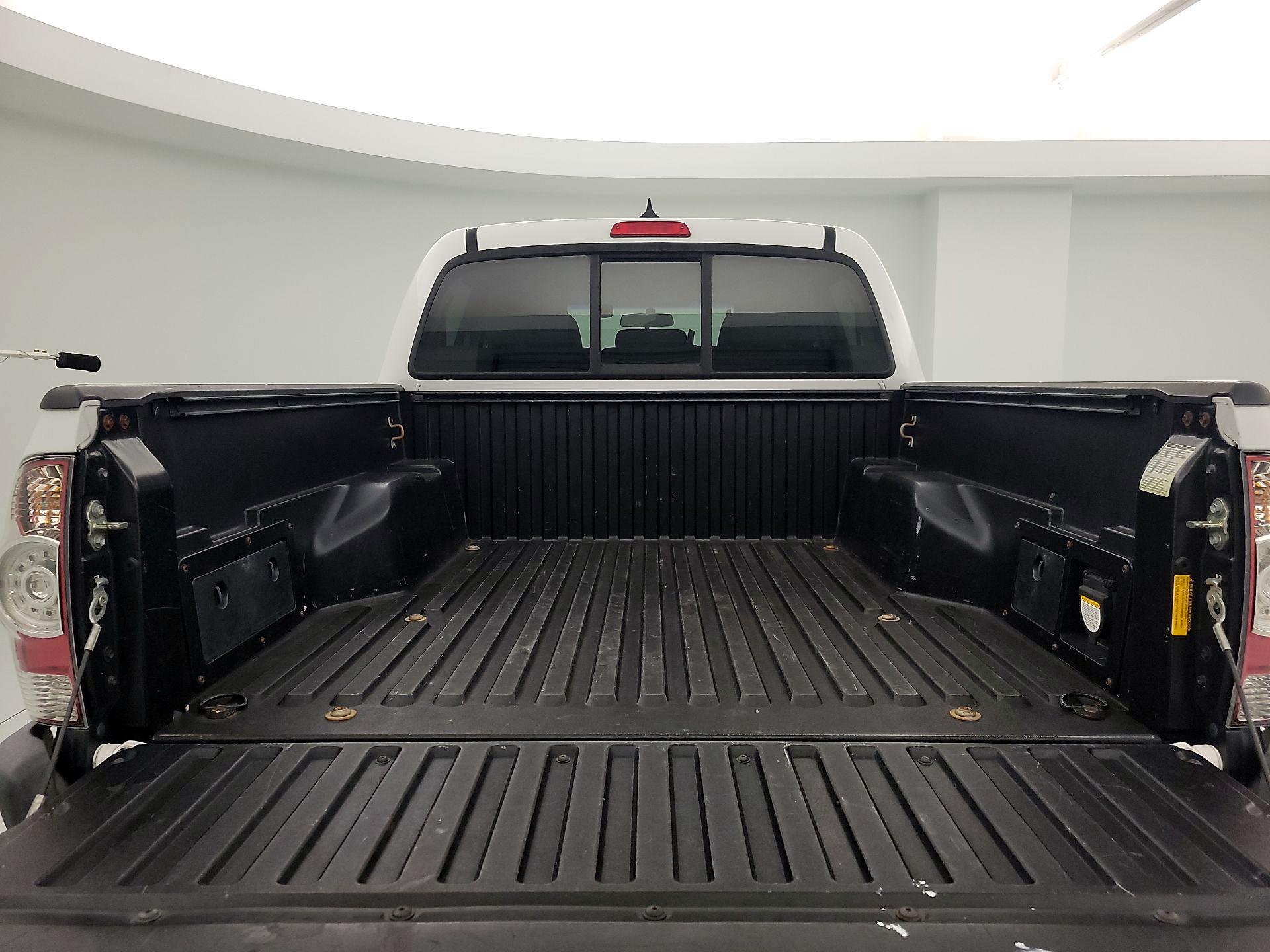 Thumbnail: 2015 Toyota Tacoma - 20