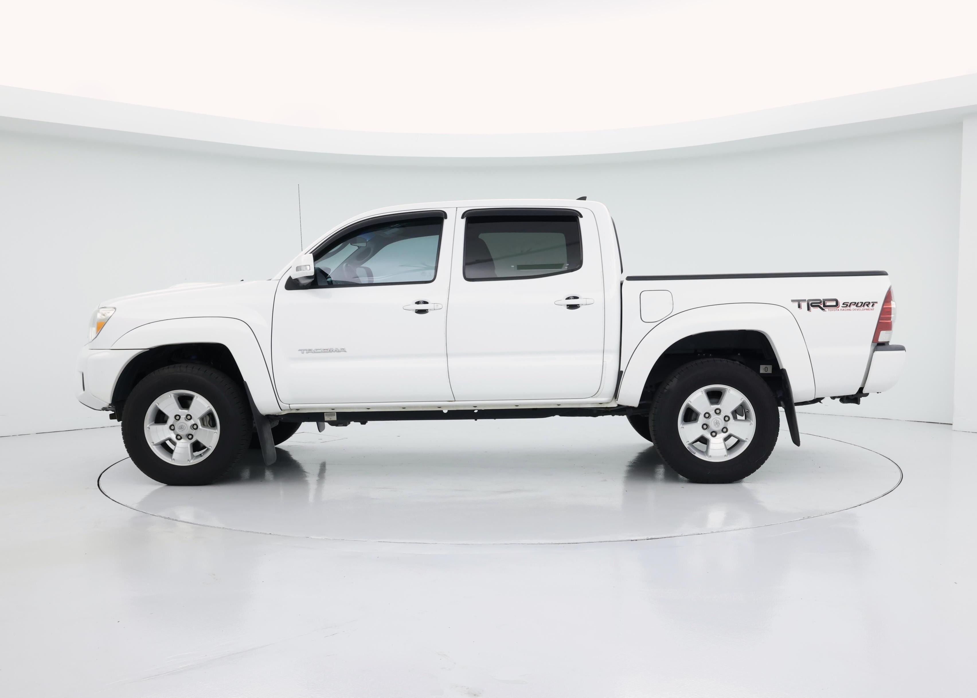Thumbnail: 2015 Toyota Tacoma - 3