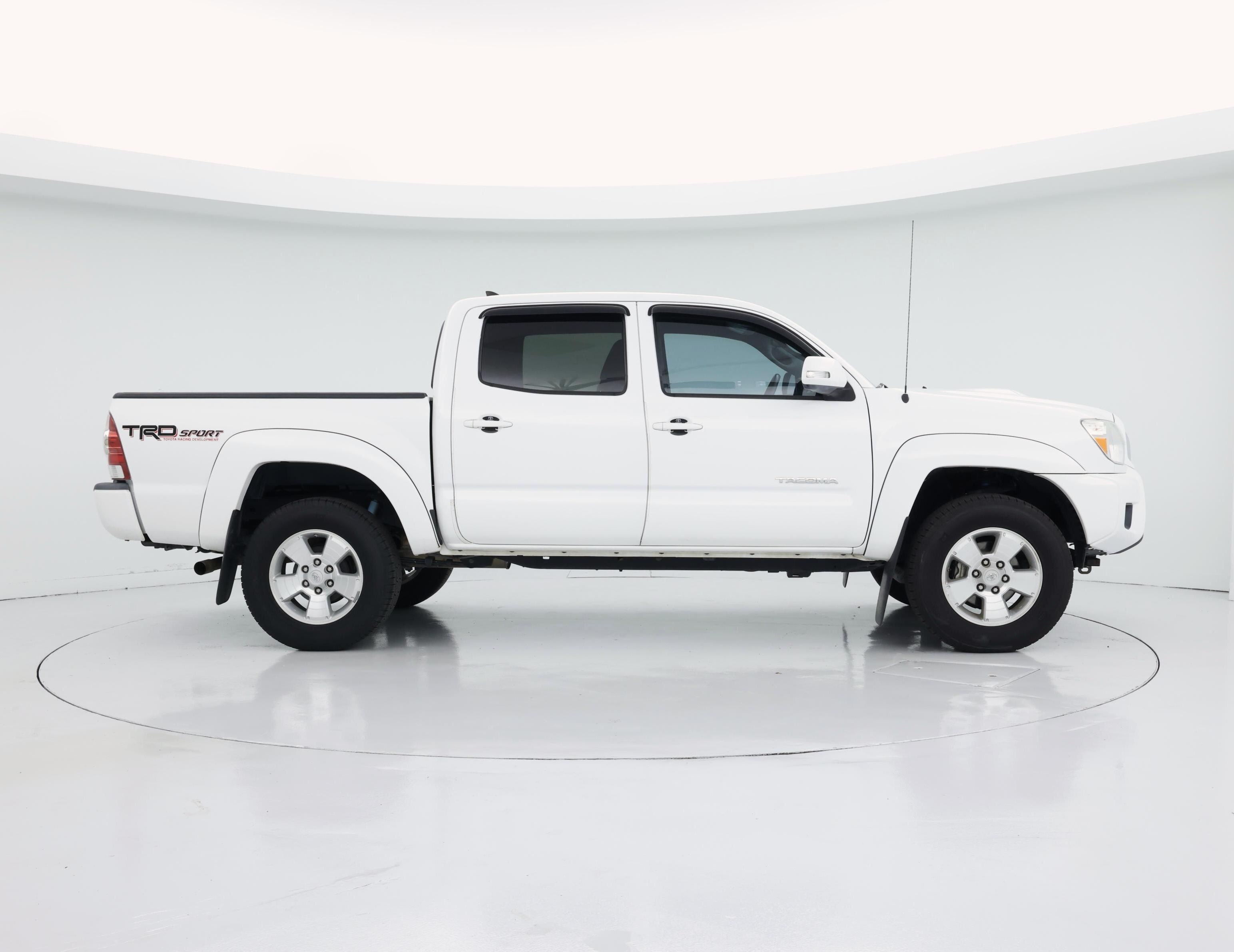 Thumbnail: 2015 Toyota Tacoma - 7