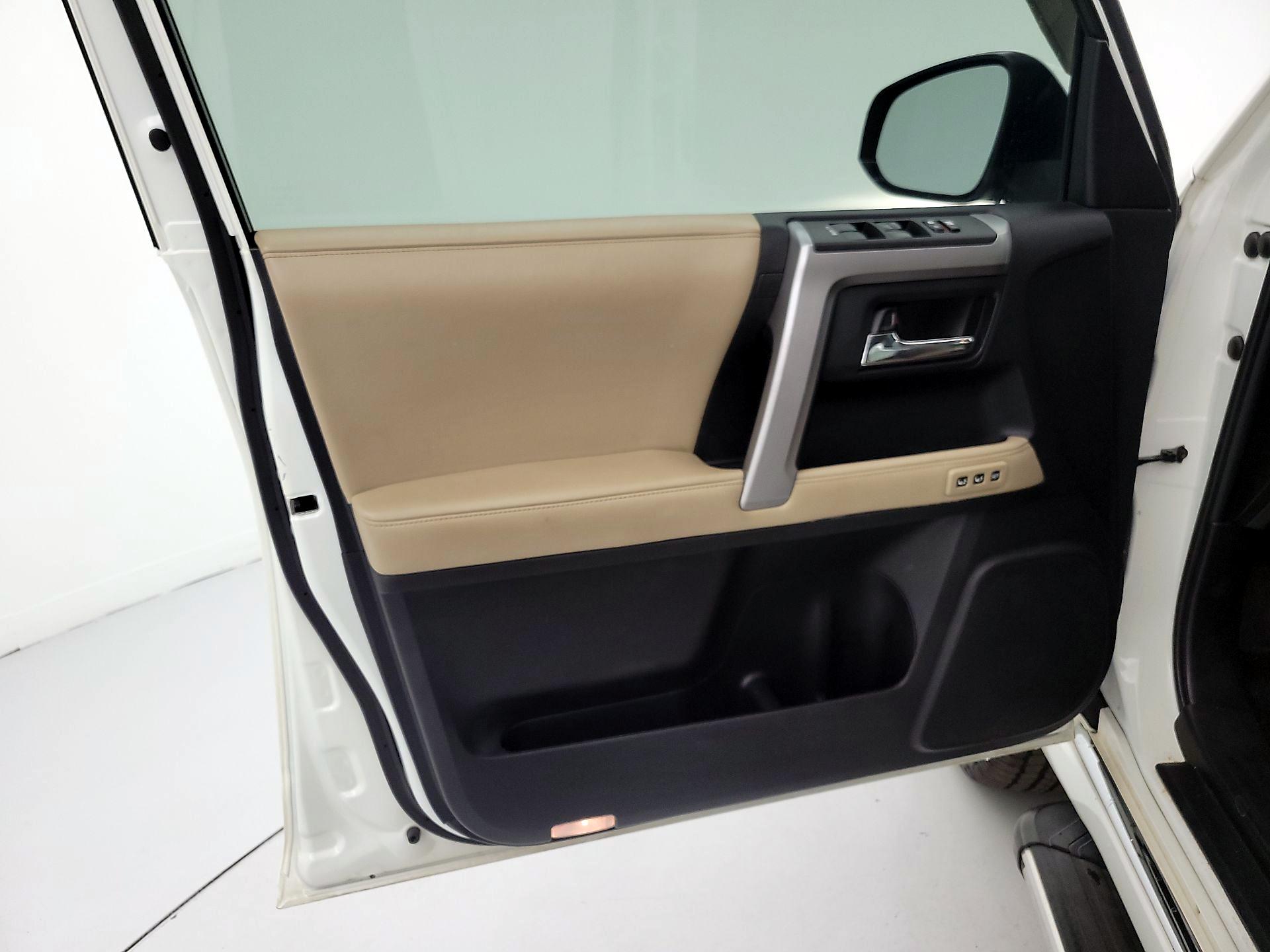 Thumbnail: 2014 Toyota 4Runner - 12