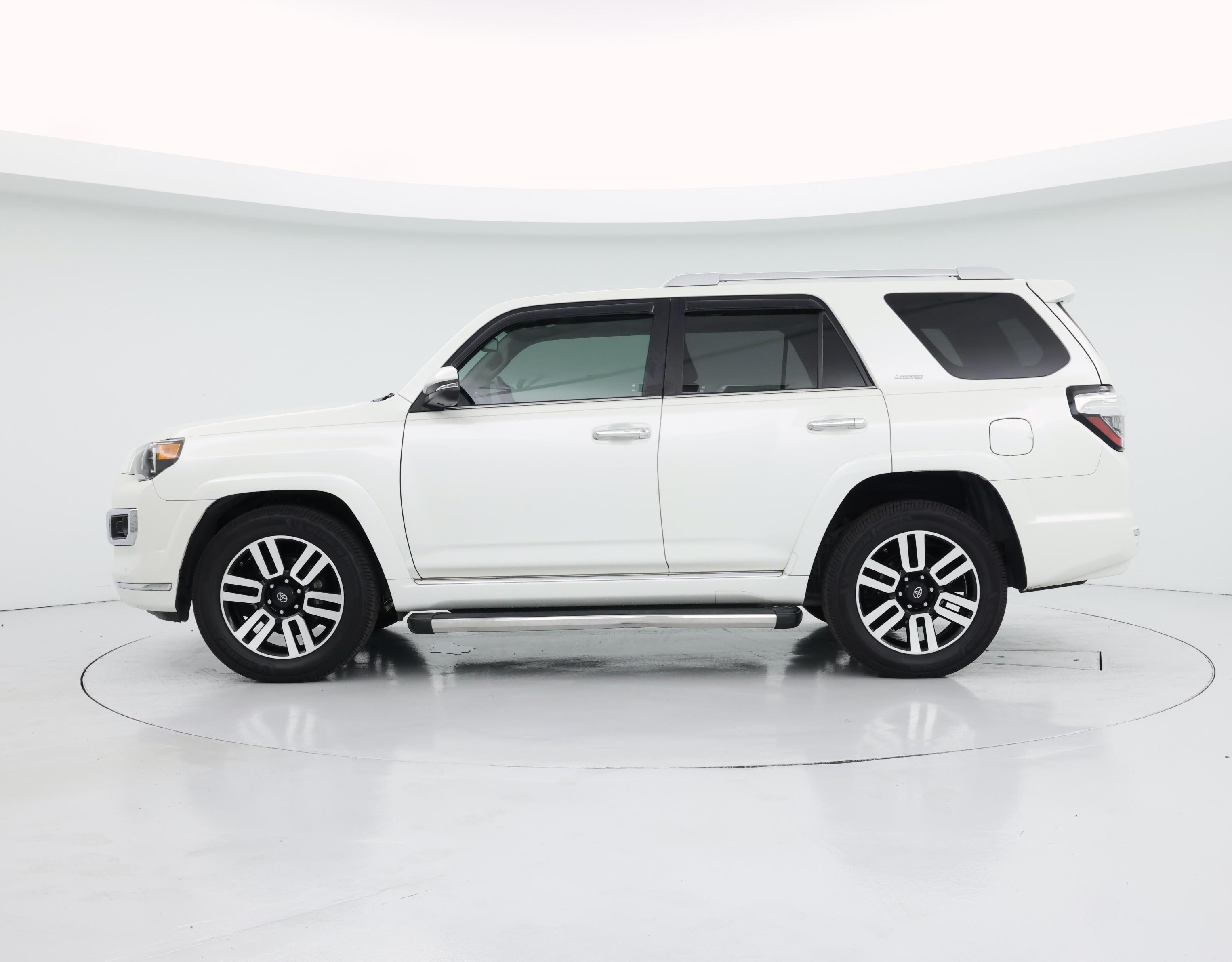 Thumbnail: 2014 Toyota 4Runner - 3