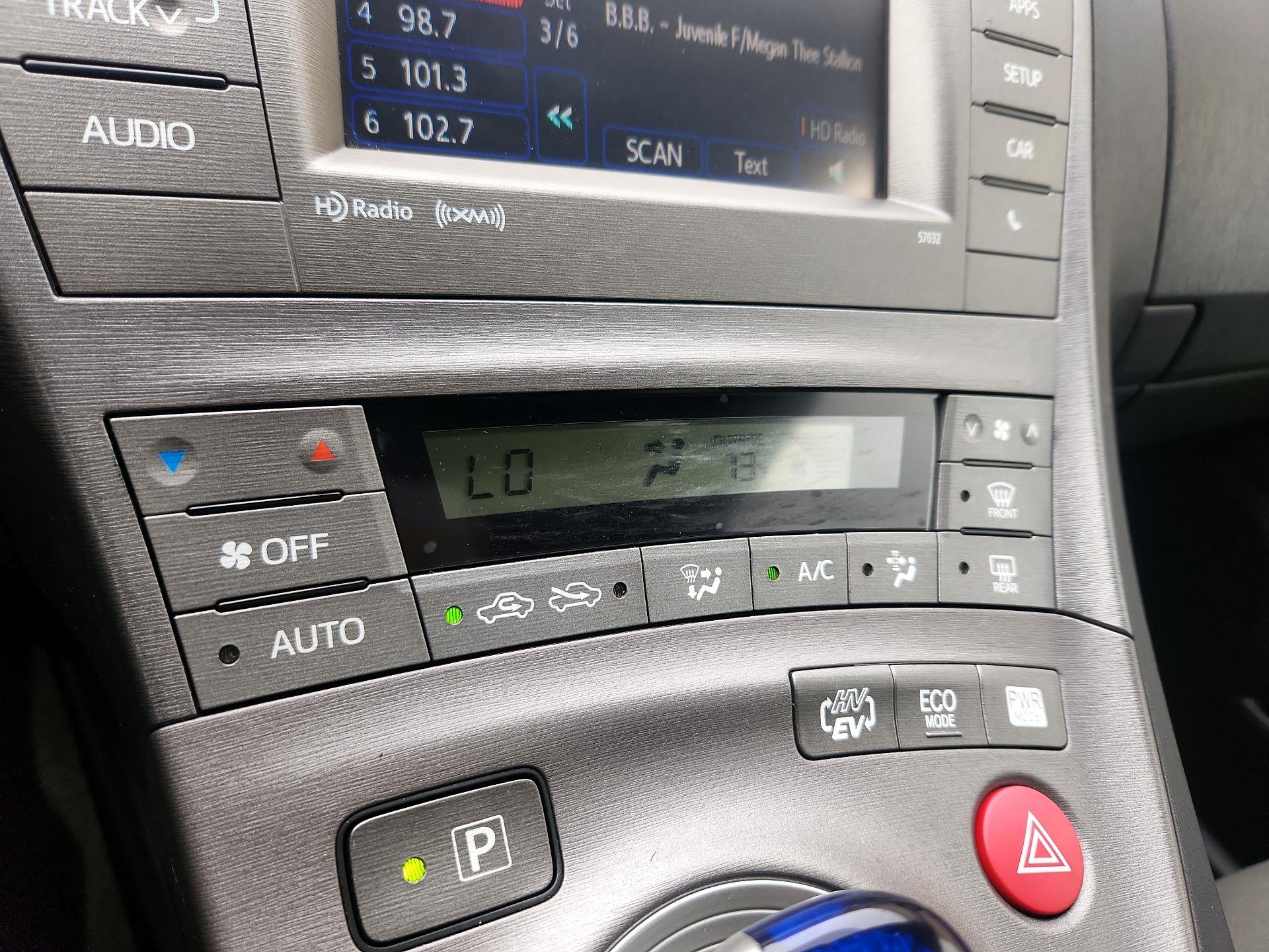 Thumbnail: 2014 Toyota Prius - 16