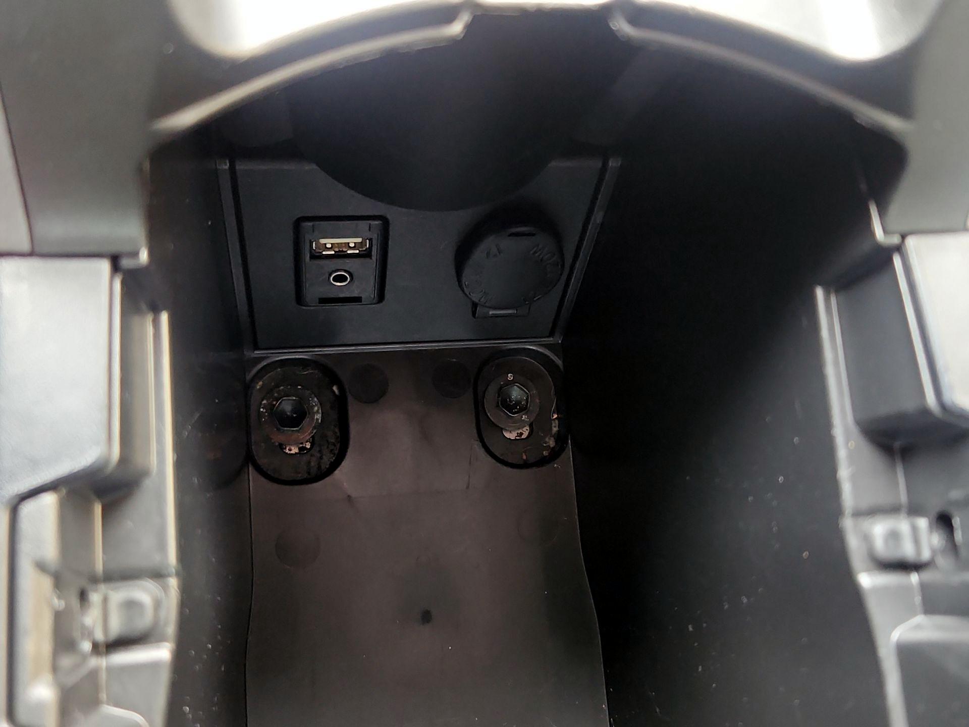 Thumbnail: 2014 Toyota Prius - 18