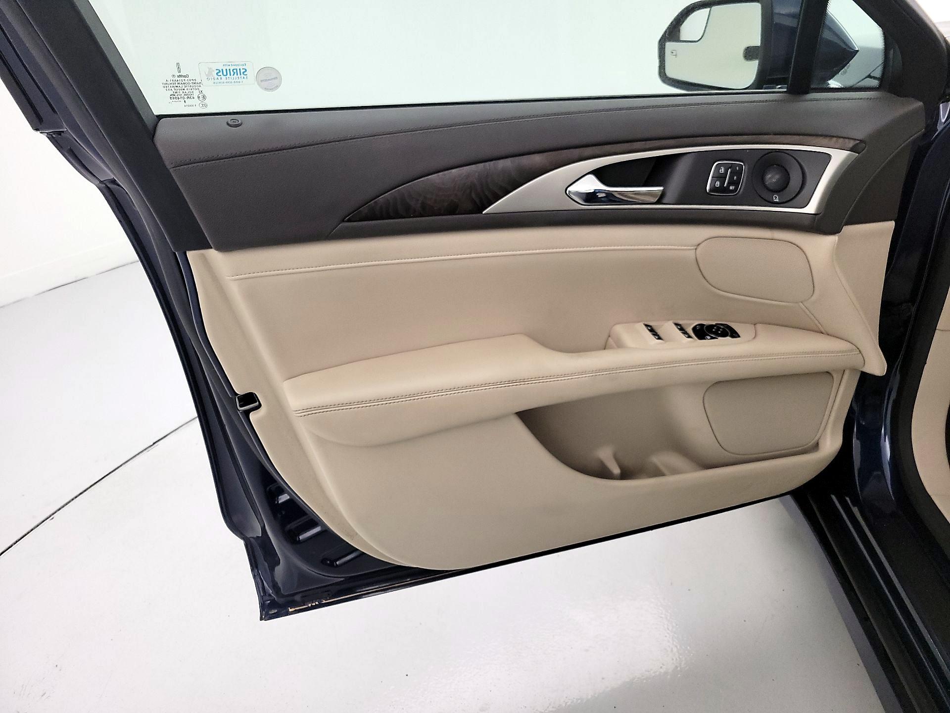 Thumbnail: 2017 Lincoln MKZ - 12