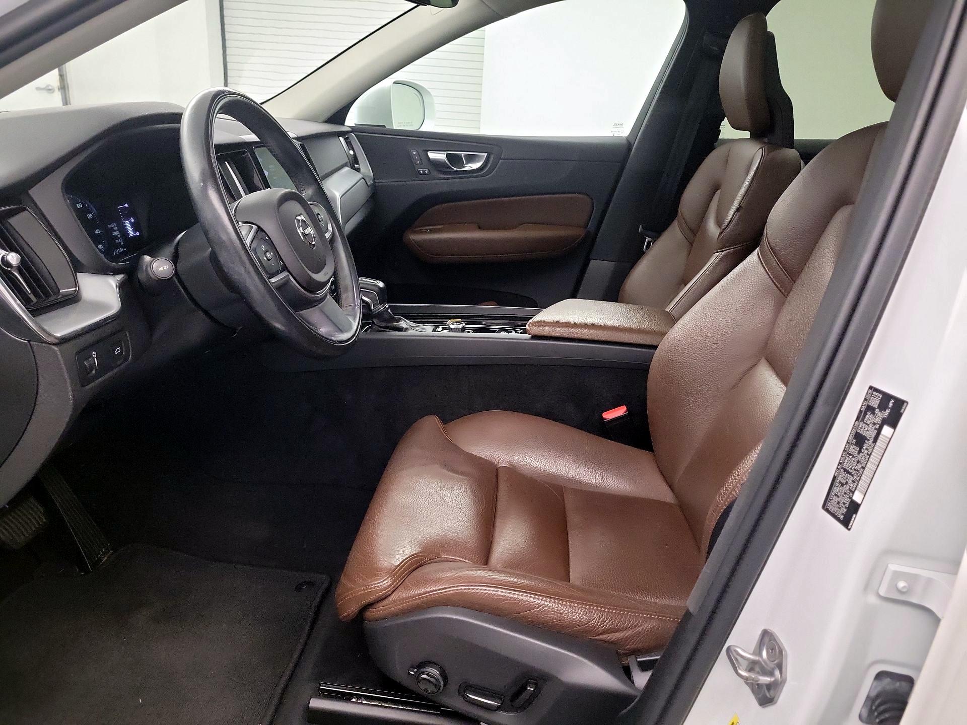 Thumbnail: 2019 Volvo XC60 - 9