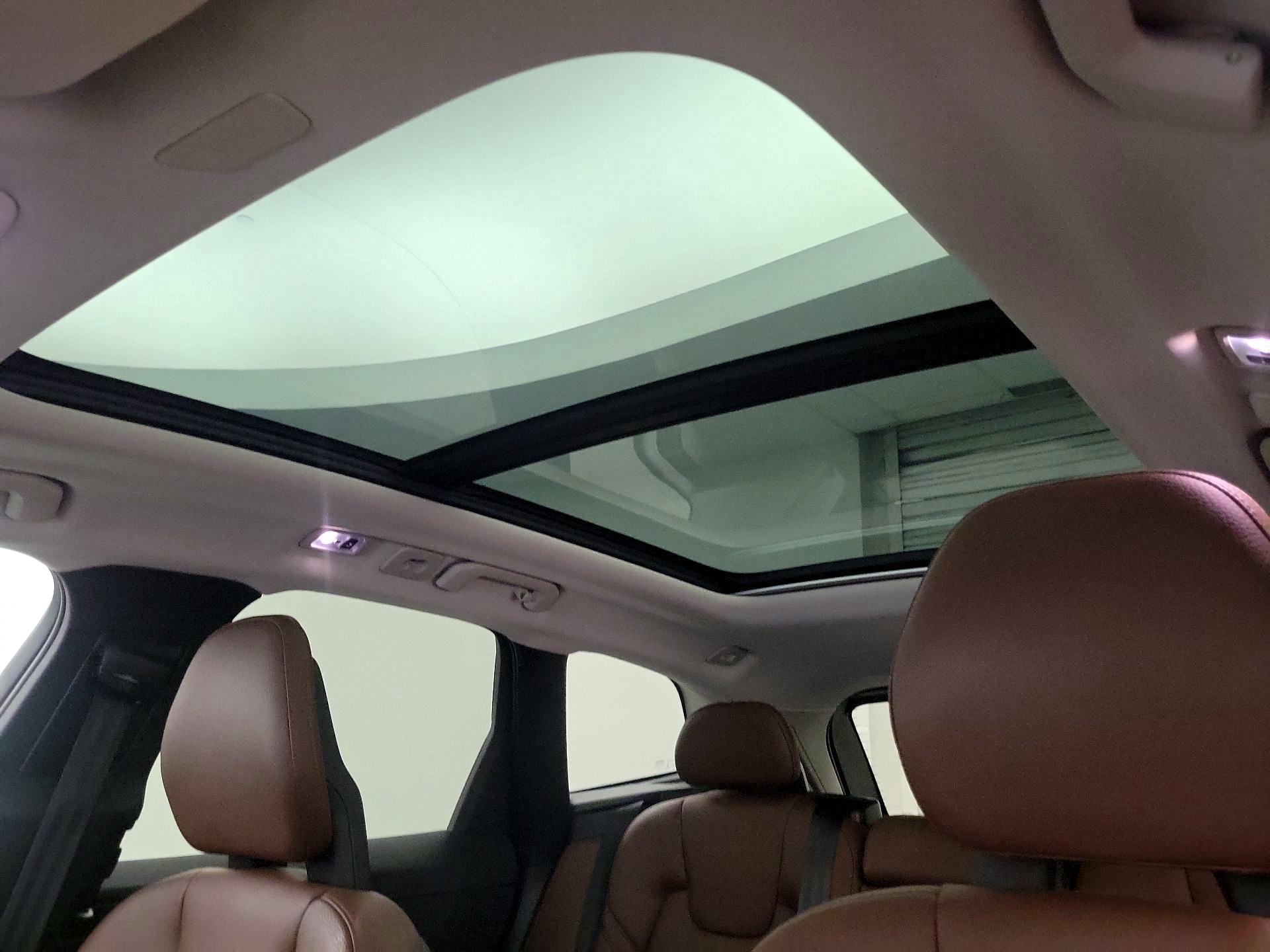 Thumbnail: 2019 Volvo XC60 - 17
