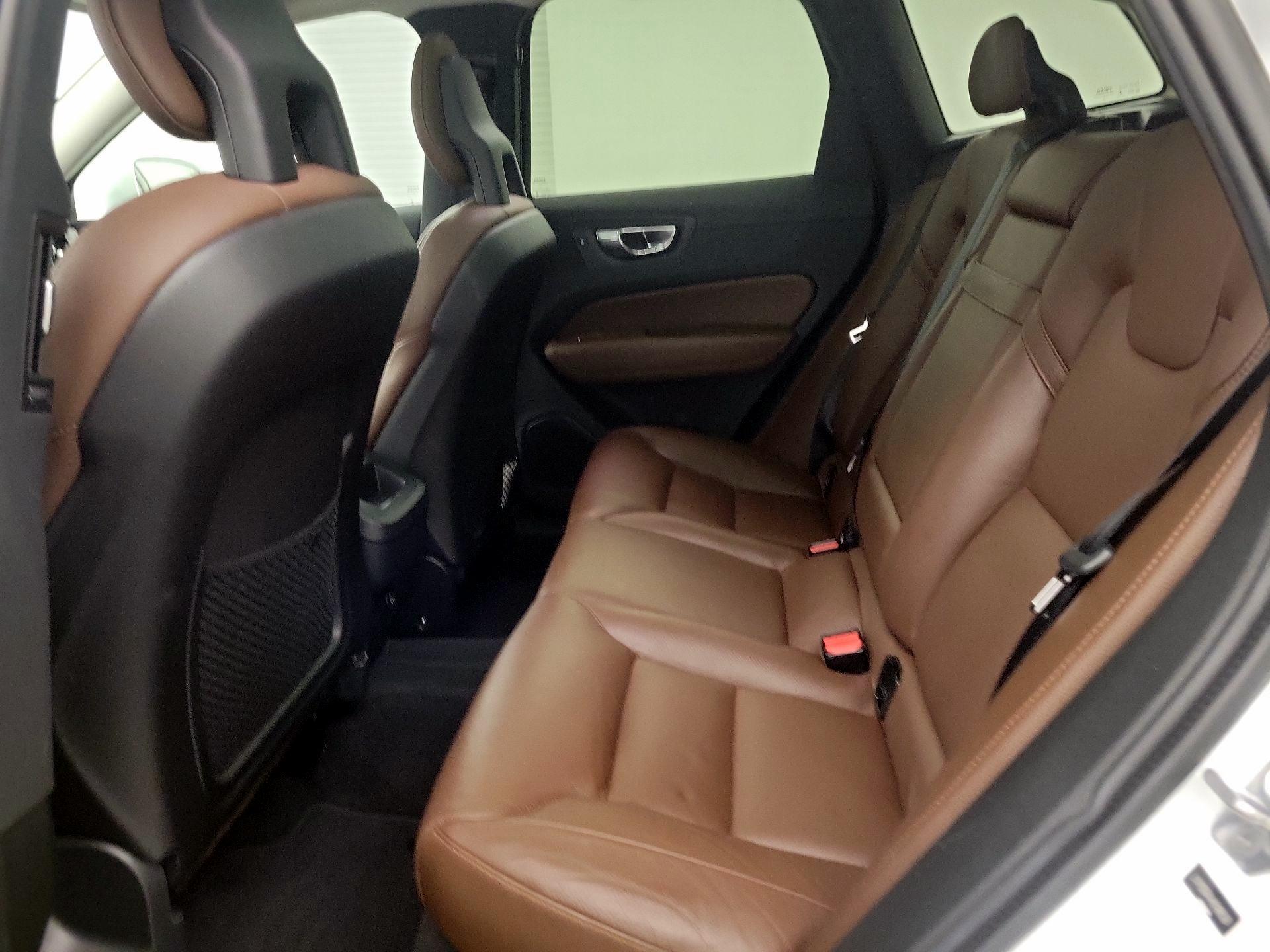 Thumbnail: 2019 Volvo XC60 - 18