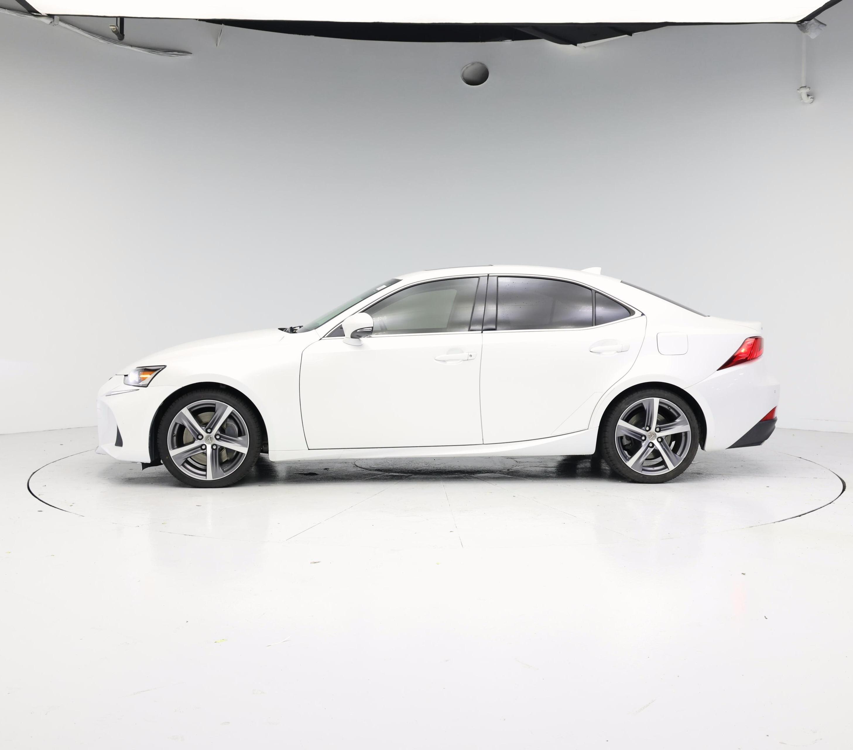 Thumbnail: 2018 Lexus IS - 3