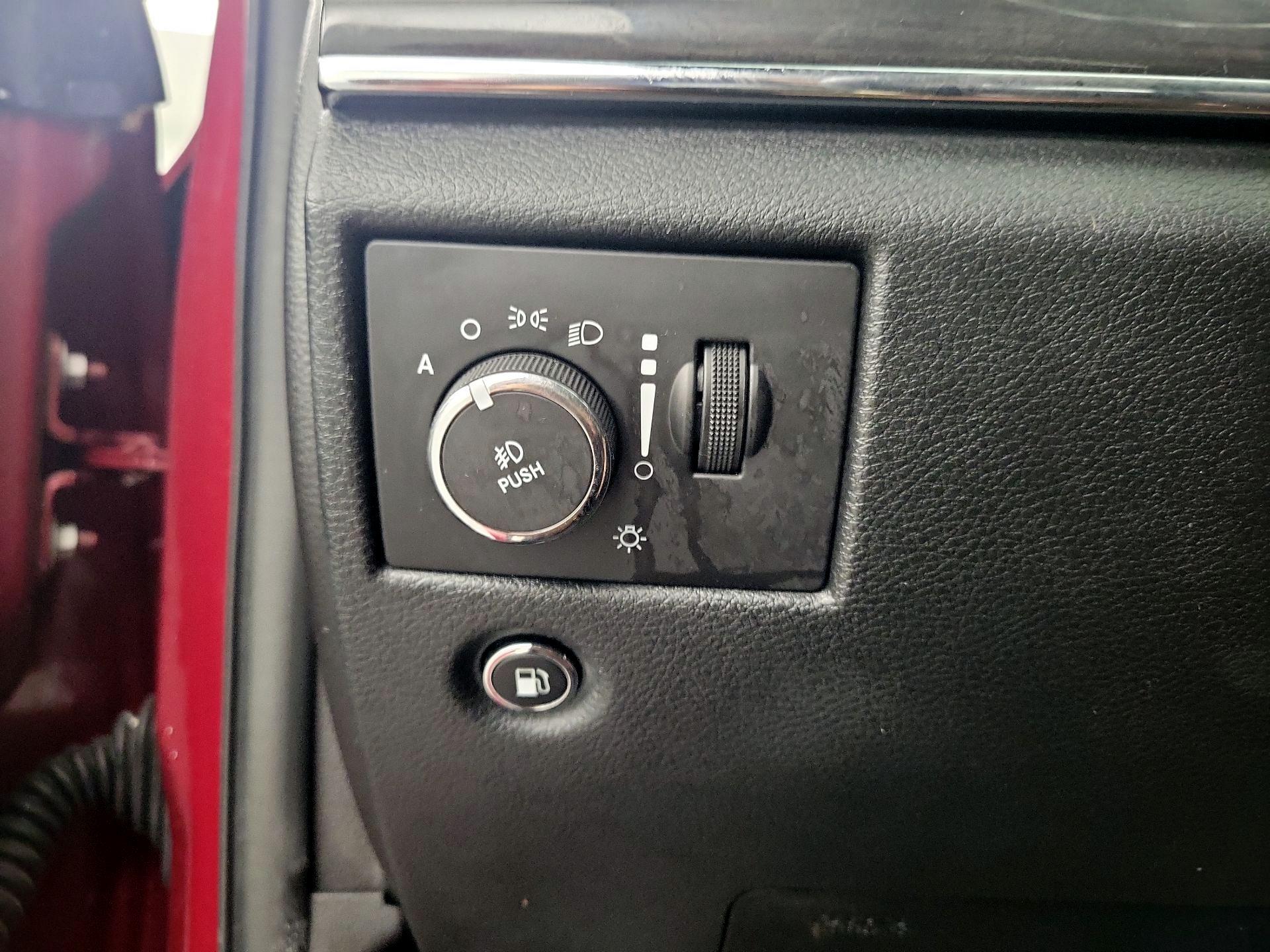 Thumbnail: 2015 Jeep Grand Cherokee - 13