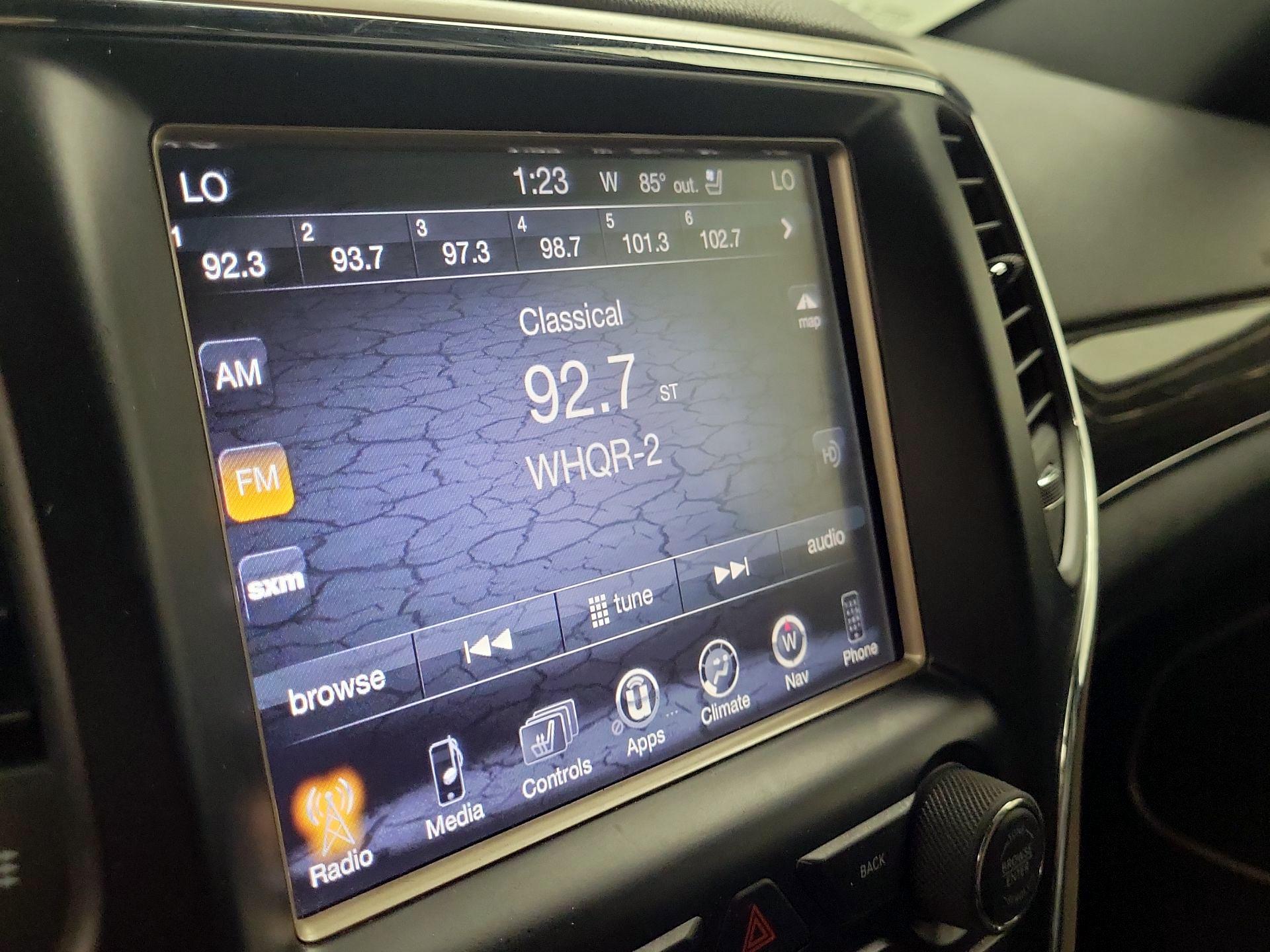 Thumbnail: 2015 Jeep Grand Cherokee - 16