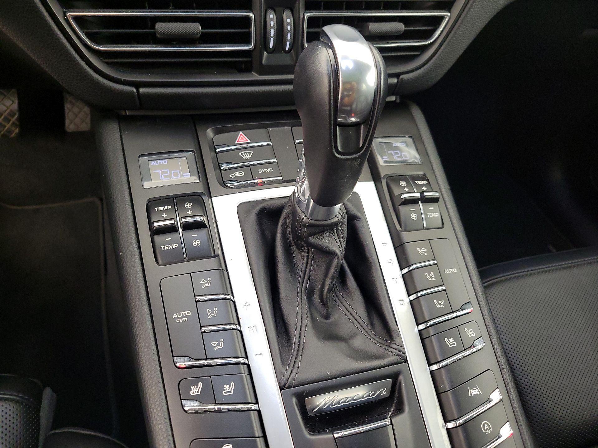 Thumbnail: 2020 Porsche Macan - 18