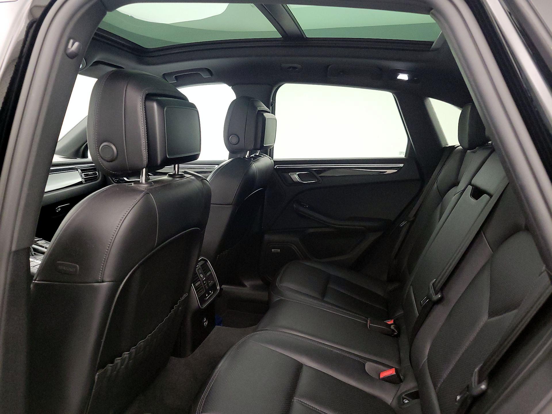 Thumbnail: 2020 Porsche Macan - 20