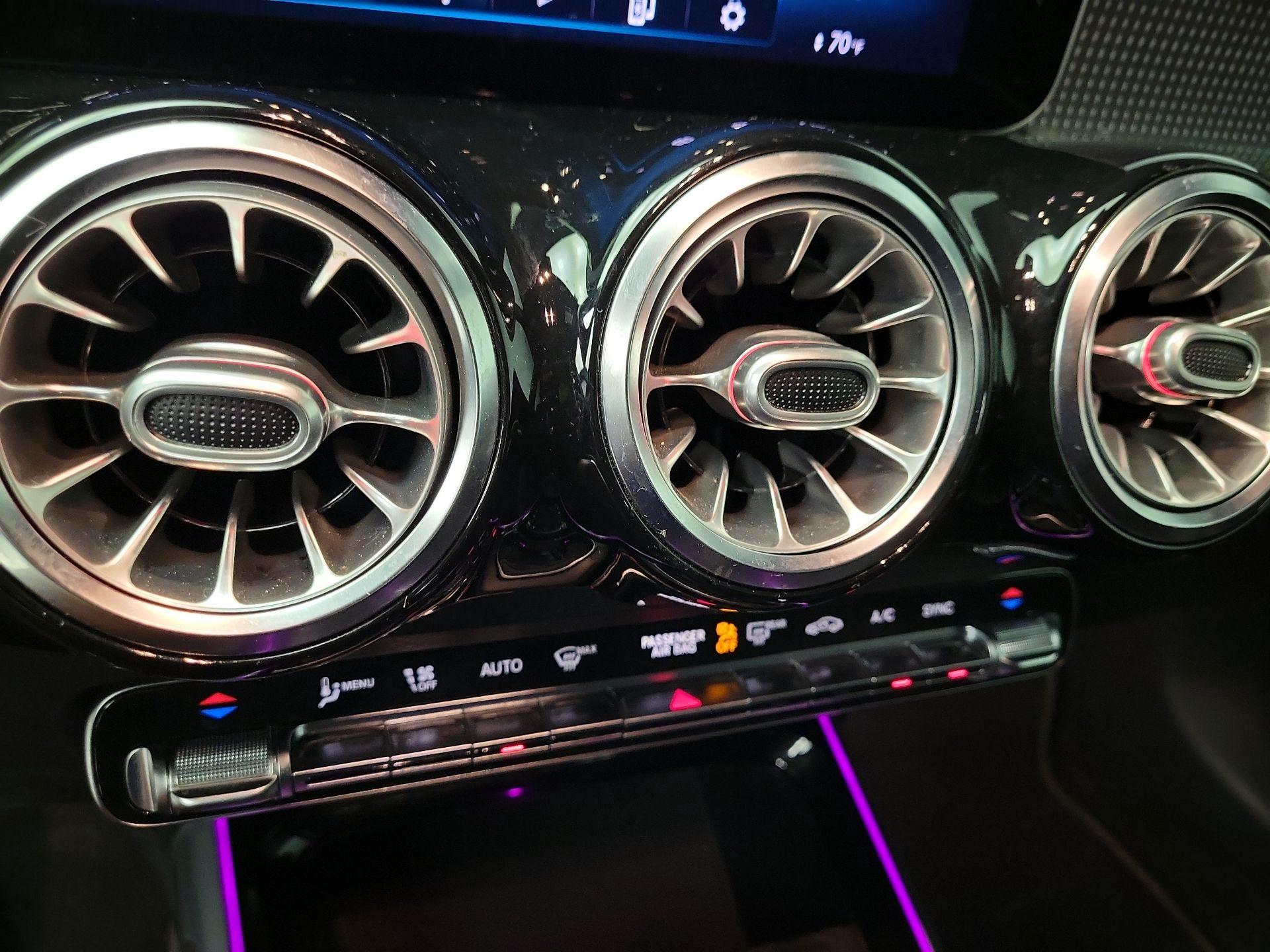 Thumbnail: 2021 Mercedes-Benz GLB - 16