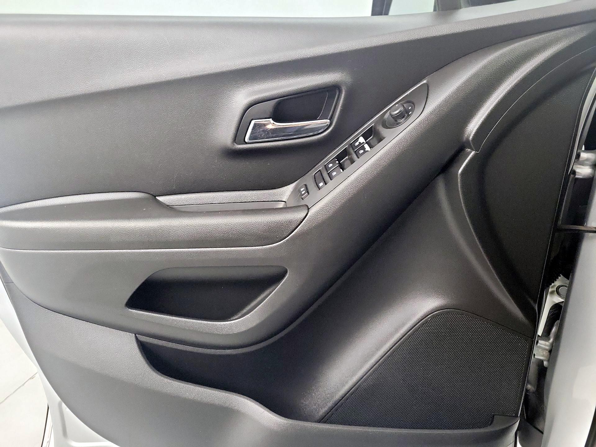 Thumbnail: 2021 Chevrolet Trax - 10