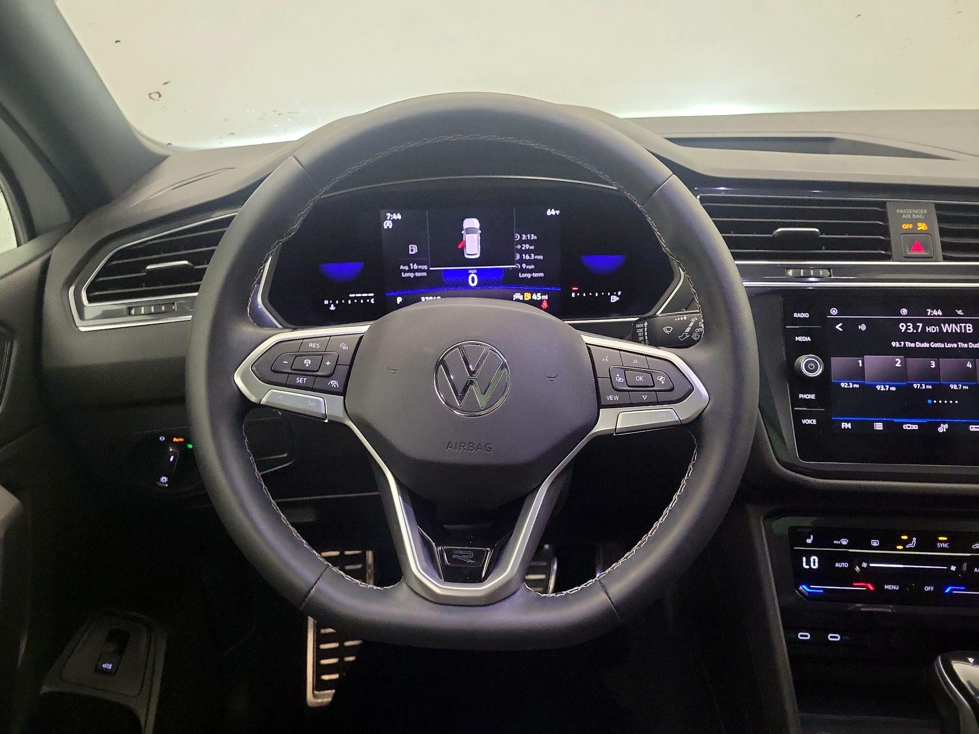 Thumbnail: 2023 Volkswagen Tiguan - 10