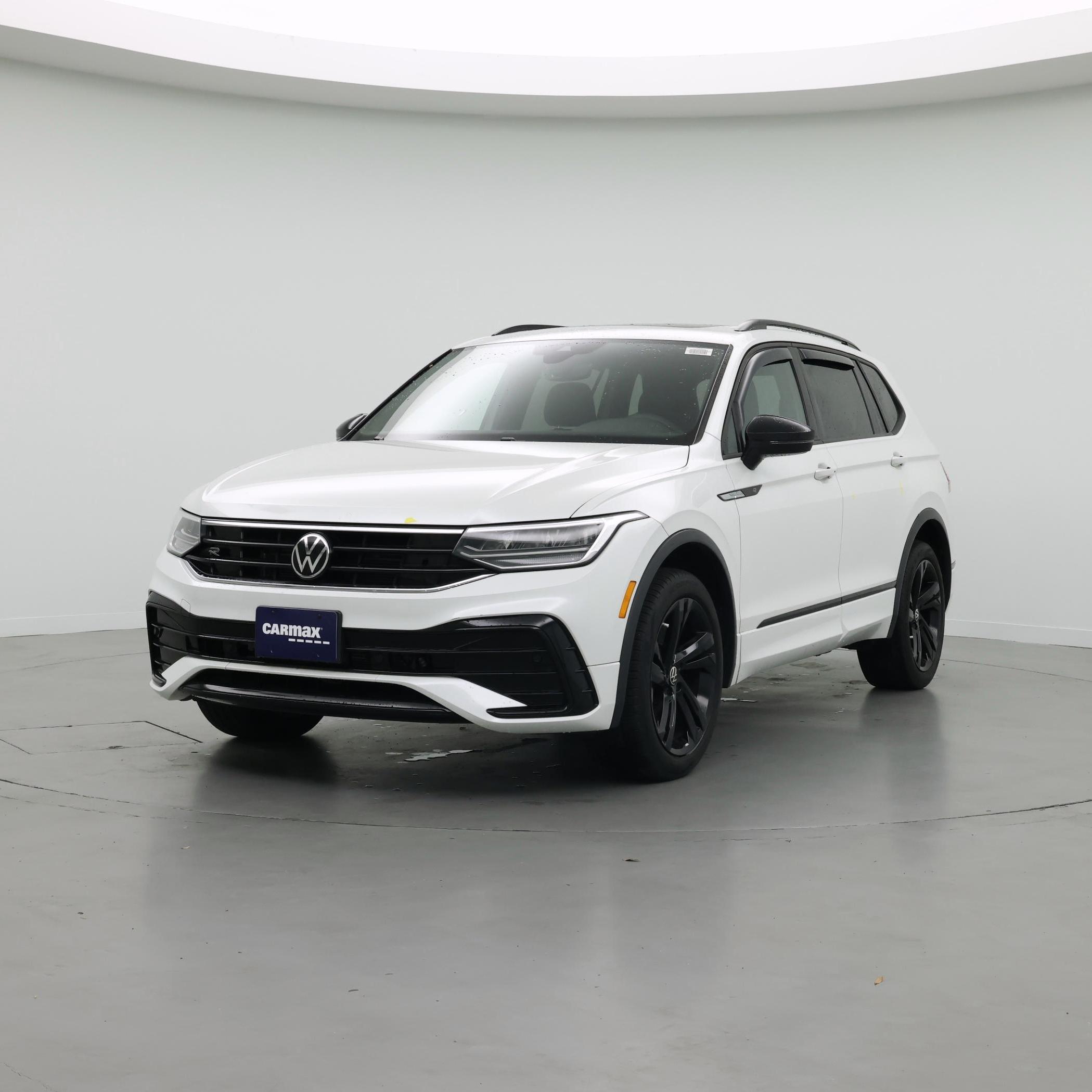 Thumbnail: 2023 Volkswagen Tiguan - 4