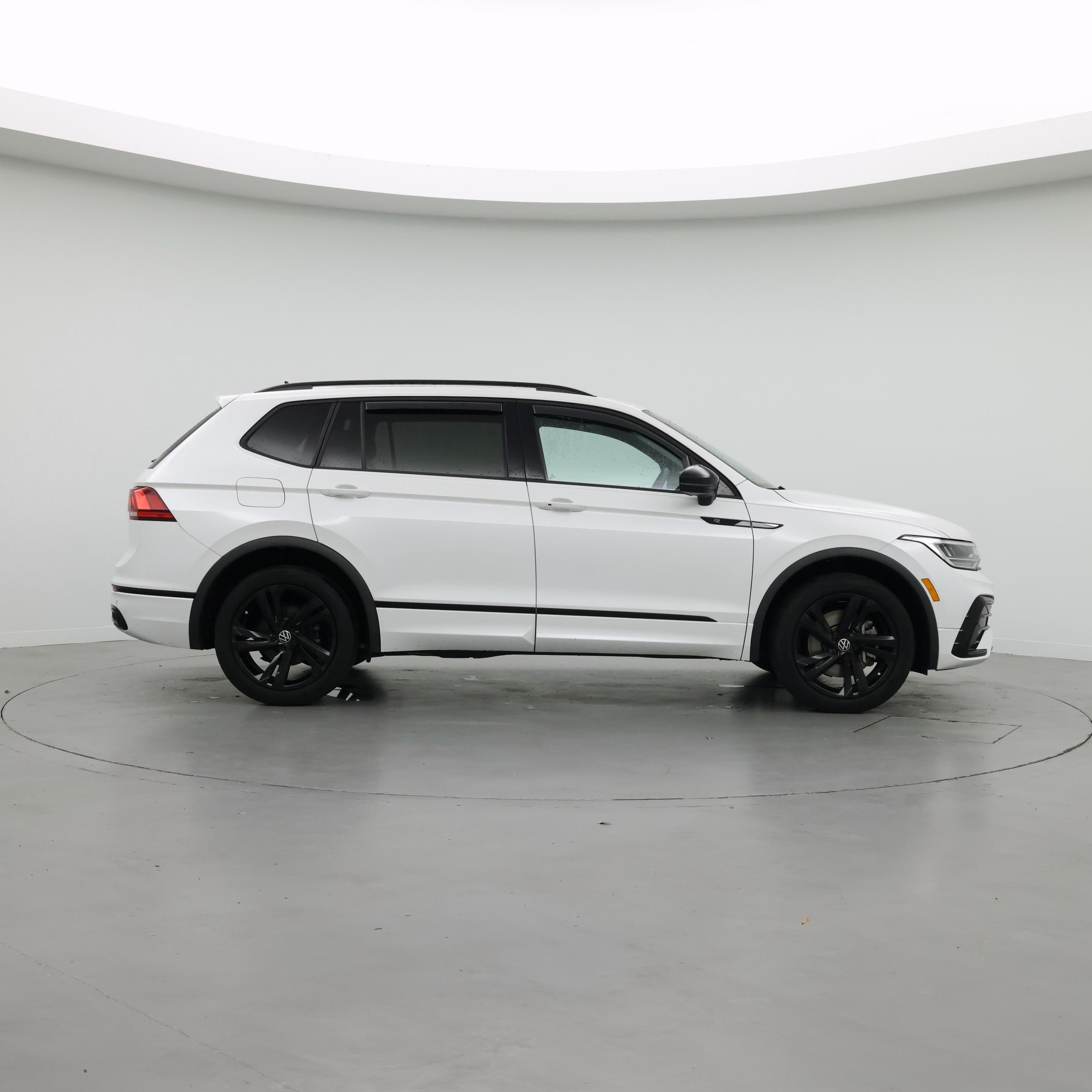 Thumbnail: 2023 Volkswagen Tiguan - 7
