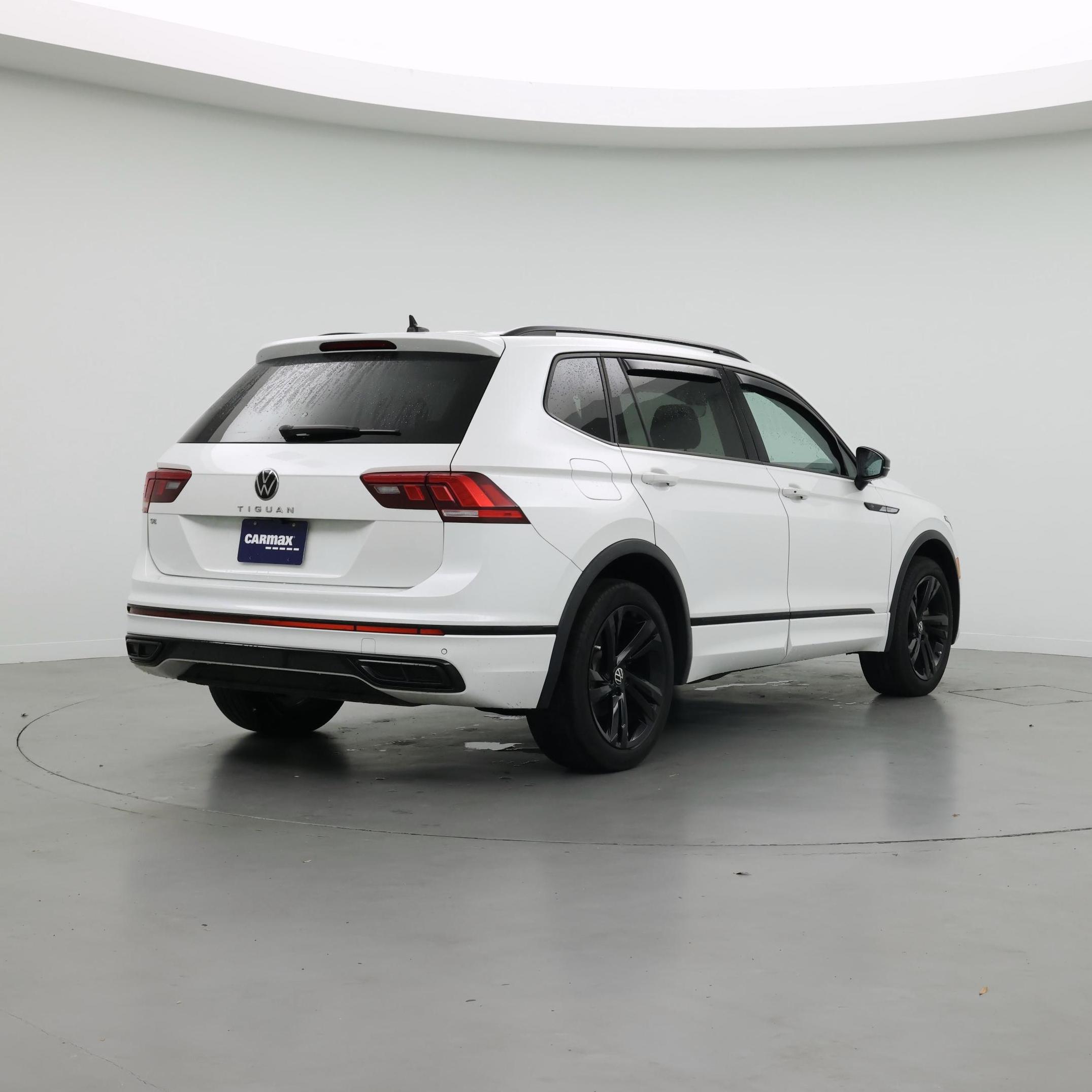 Thumbnail: 2023 Volkswagen Tiguan - 8