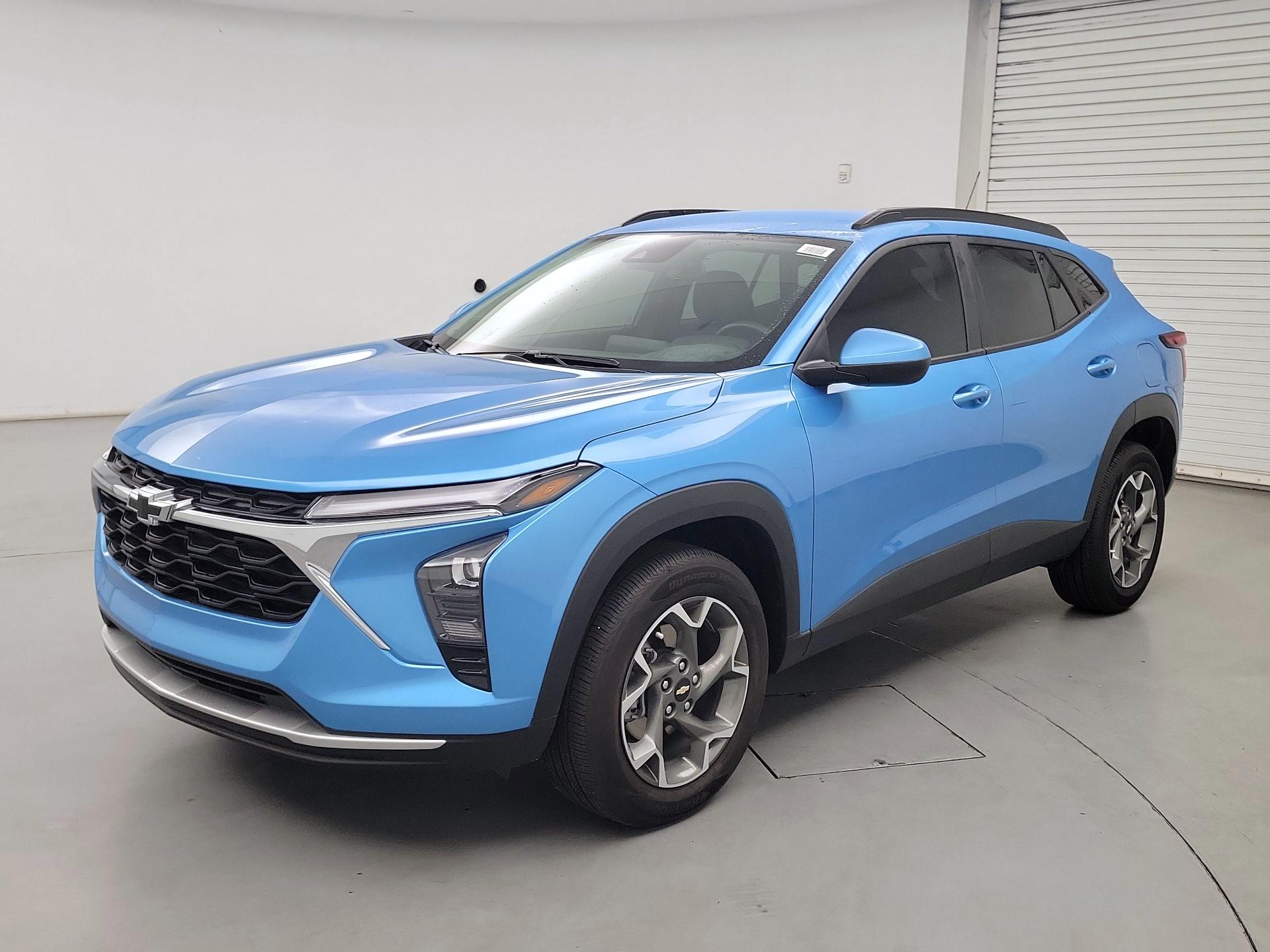 Thumbnail: 2025 Chevrolet Trax - 3