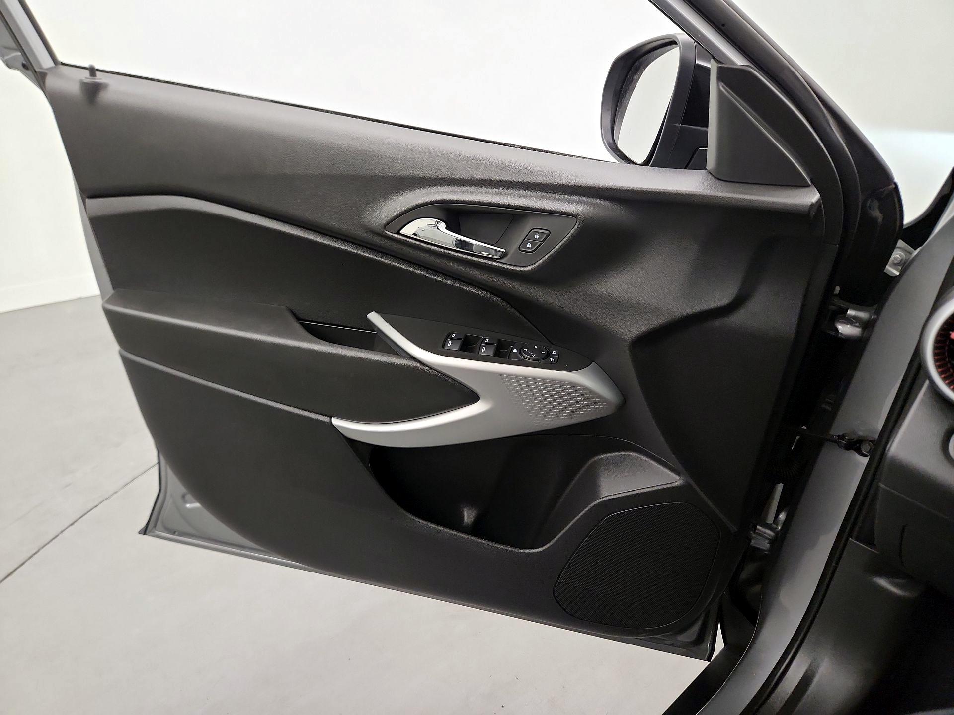 Thumbnail: 2025 Chevrolet Trax - 10