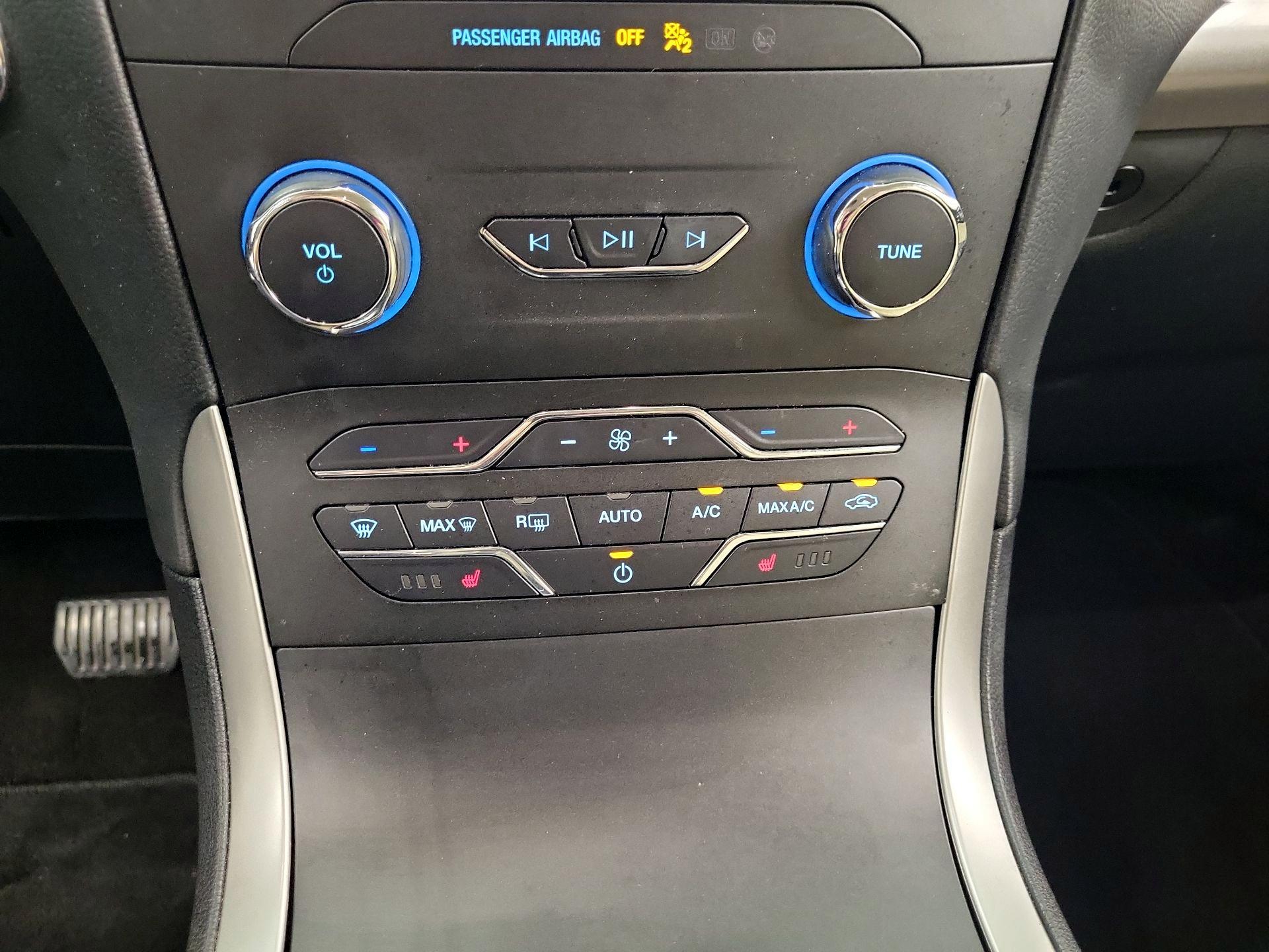 Thumbnail: 2020 Ford Edge - 15