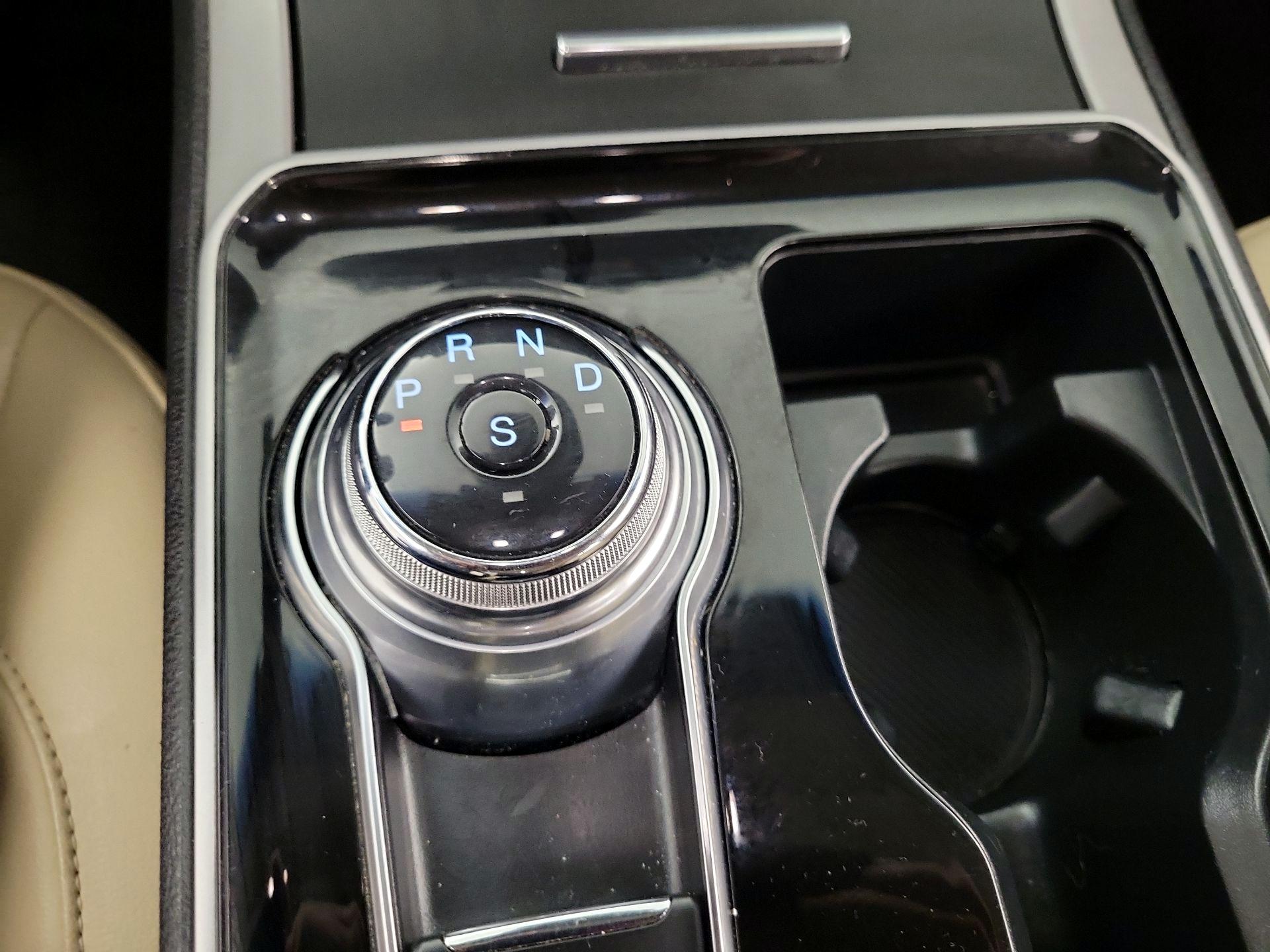 Thumbnail: 2020 Ford Edge - 16